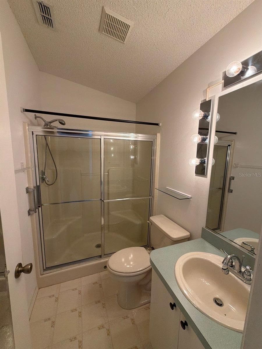Single Family Residence at 468 HILDALGO DR, THE VILLAGES, photo 16 of 19