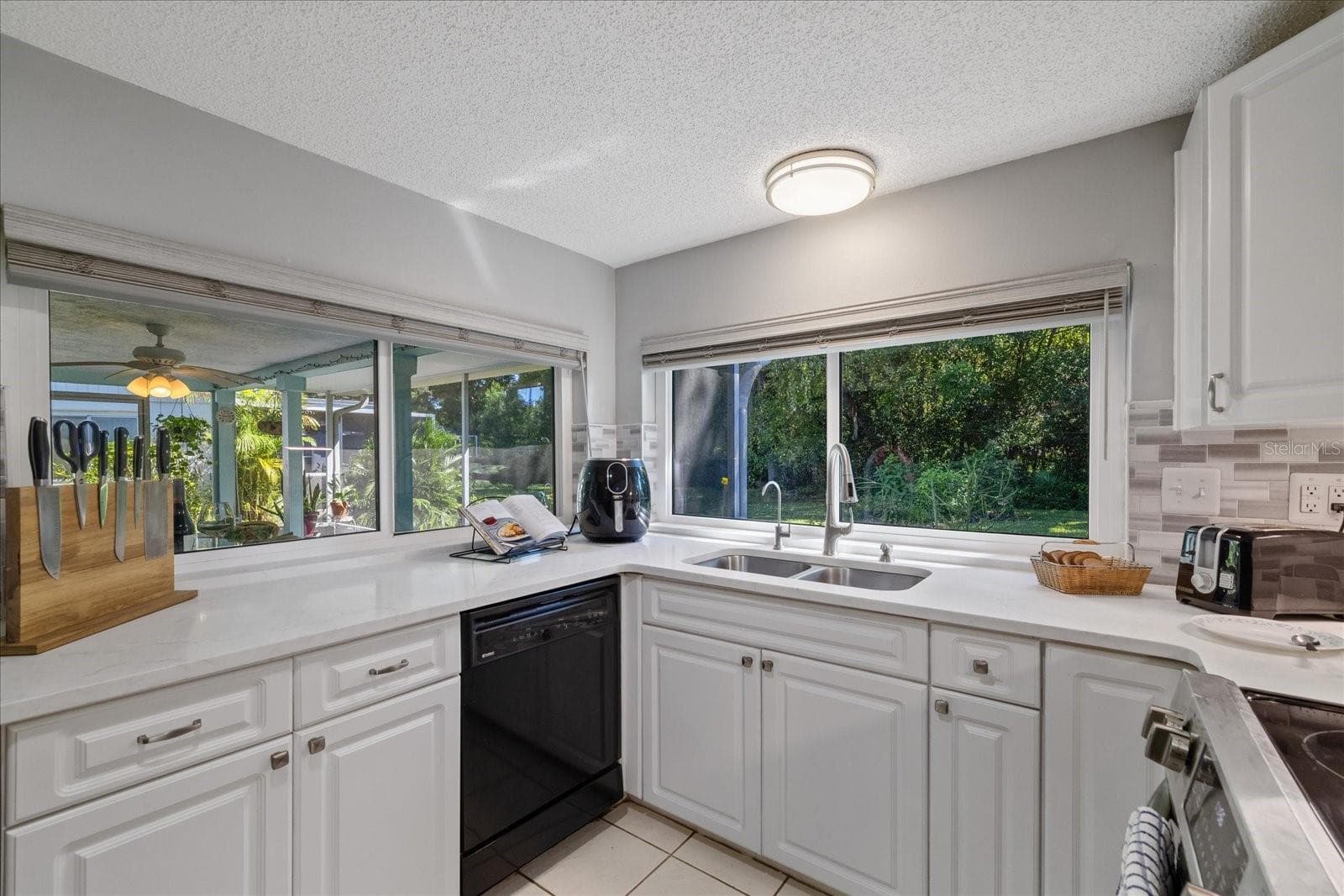 Kitchen - 8710 ARROWHEAD DR, HUDSON