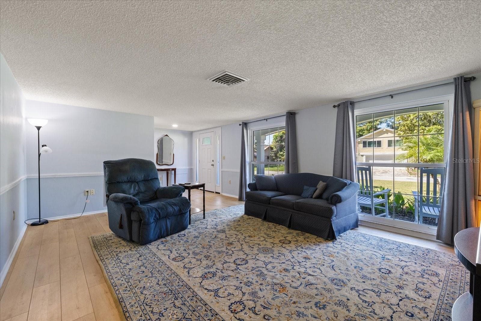 Living room - 8710 ARROWHEAD DR, HUDSON