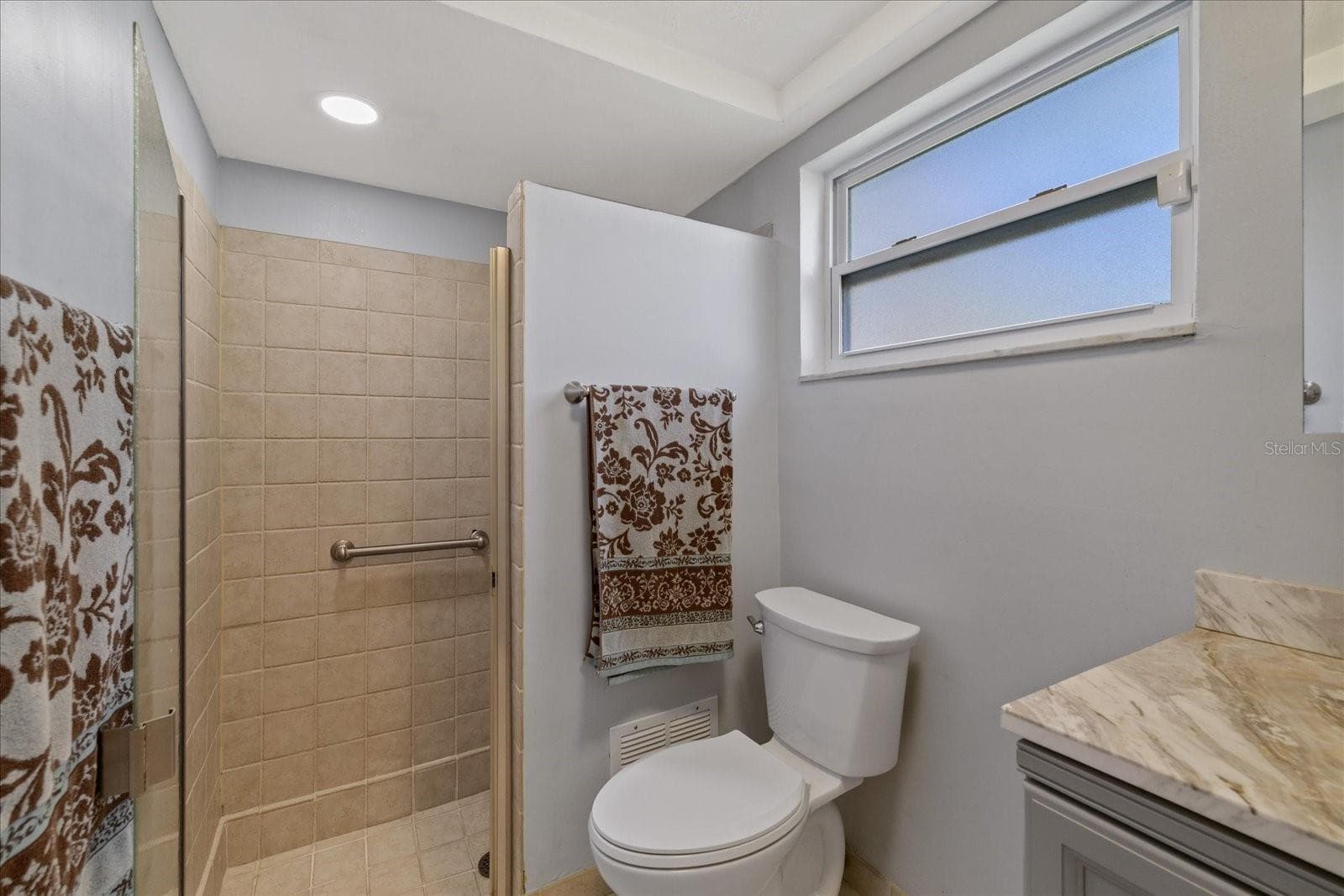 Primary bathroom - 8710 ARROWHEAD DR, HUDSON