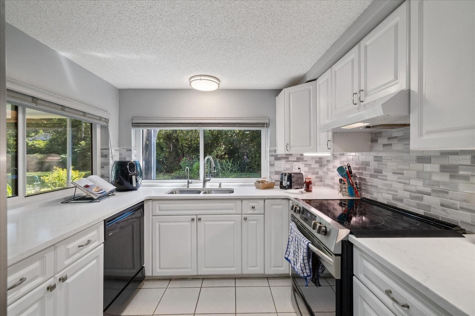 Kitchen - 8710 ARROWHEAD DR, HUDSON