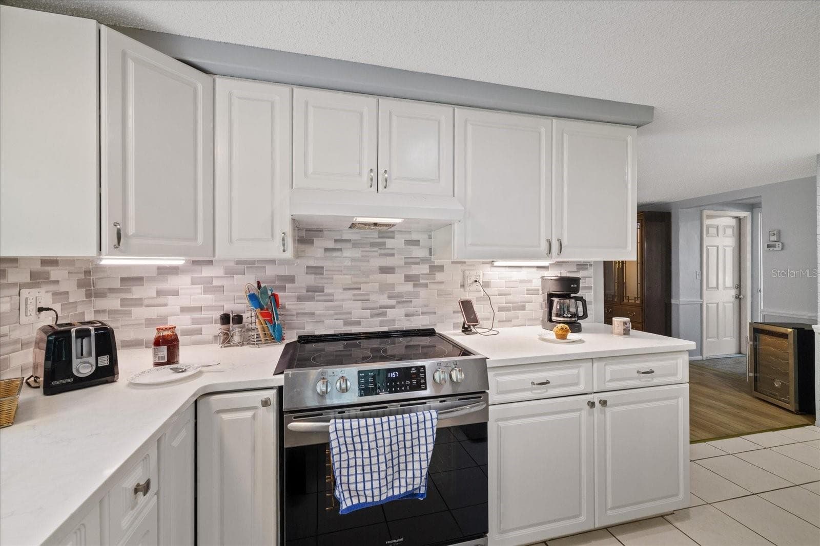 Kitchen - 8710 ARROWHEAD DR, HUDSON