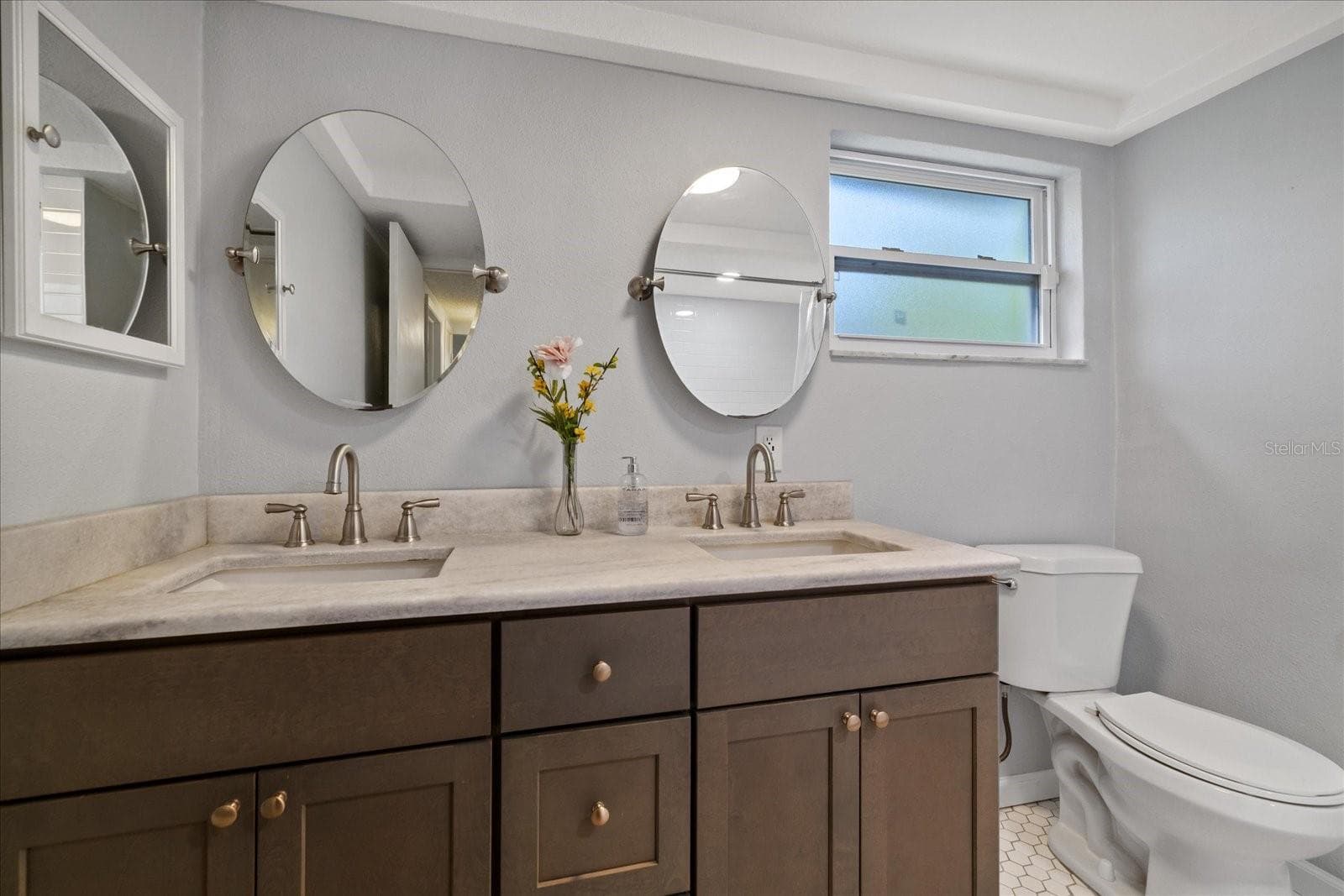 Guest bathroom with dual vanity - 8710 ARROWHEAD DR, HUDSON