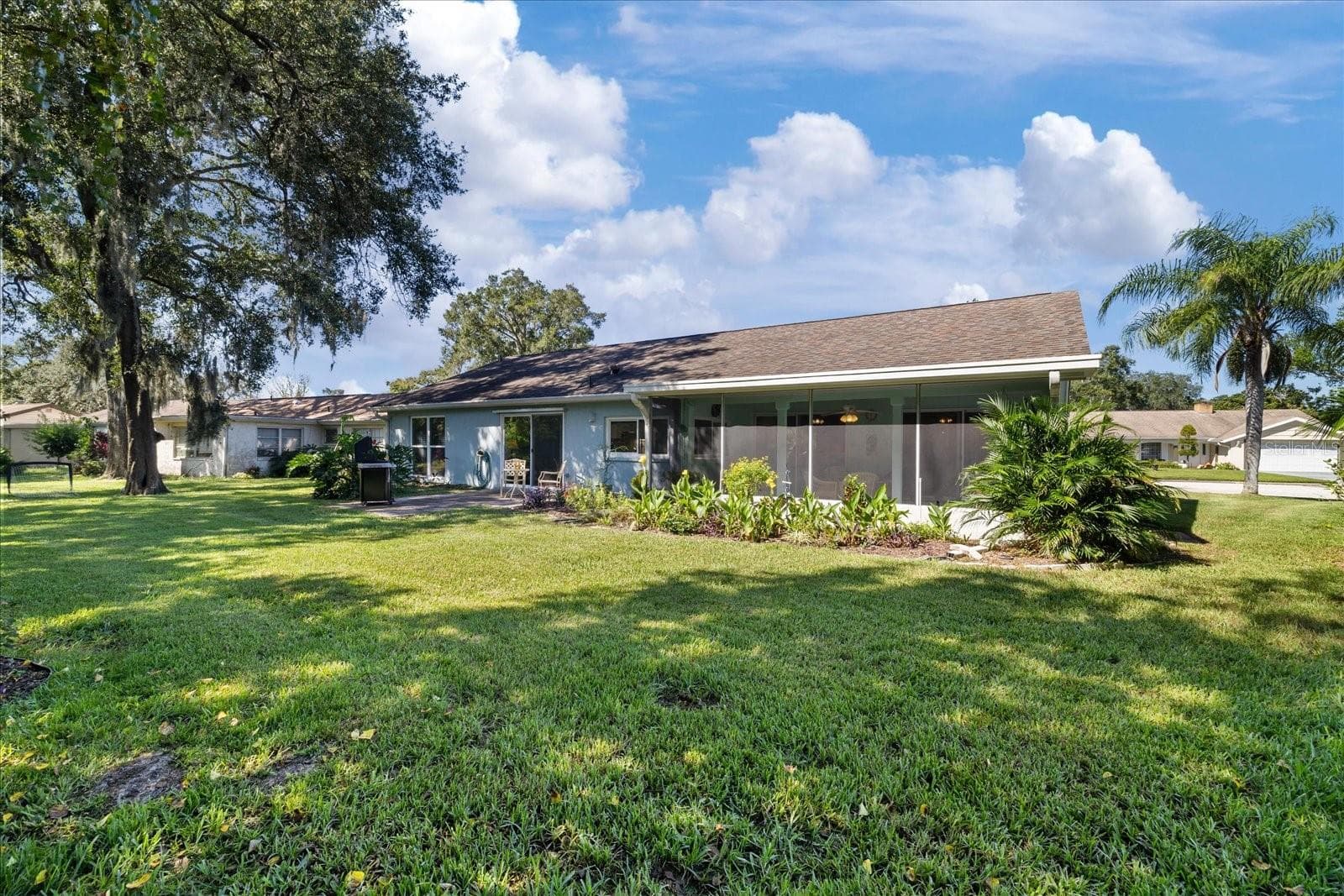 large oversized backyard - 8710 ARROWHEAD DR, HUDSON