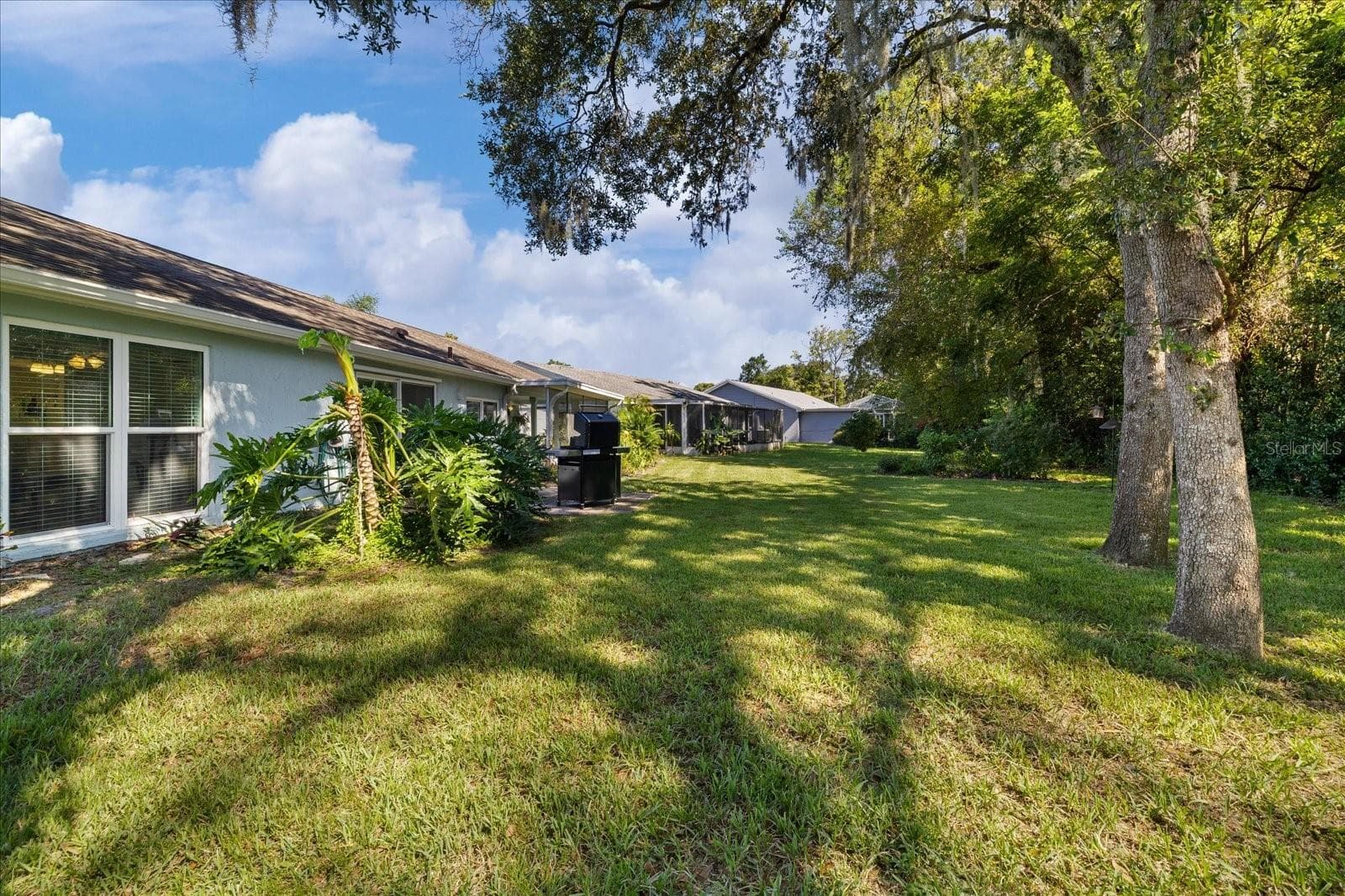 large oversized backyard - 8710 ARROWHEAD DR, HUDSON