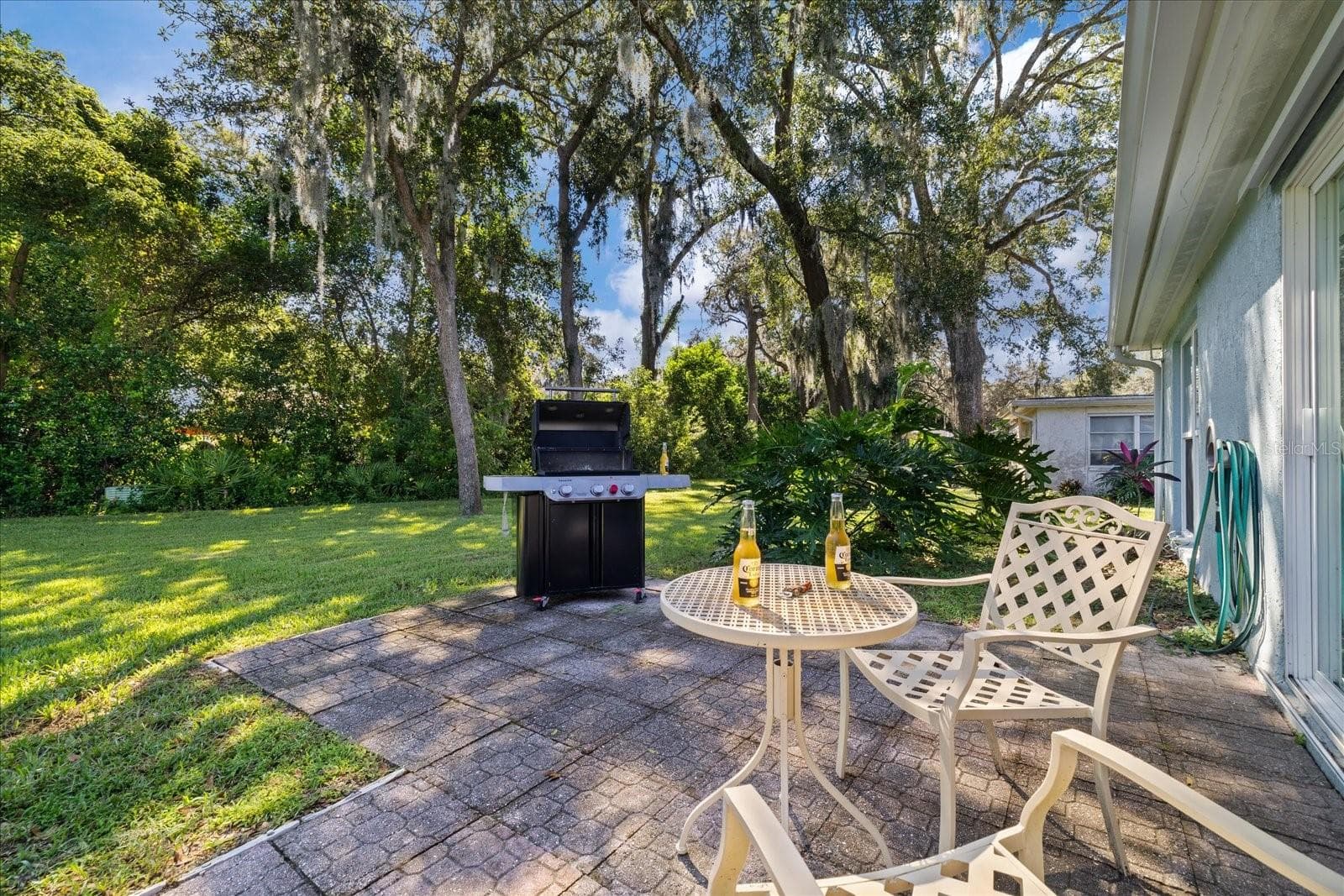 paver rear patio - 8710 ARROWHEAD DR, HUDSON