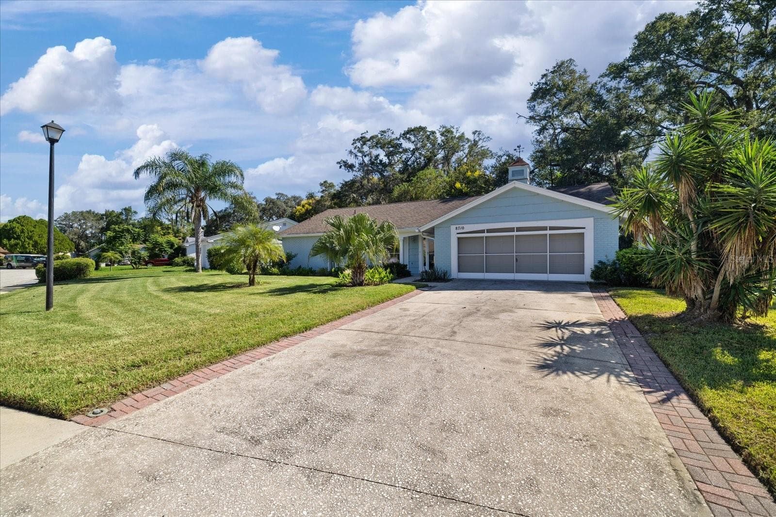 front of home - 8710 ARROWHEAD DR, HUDSON