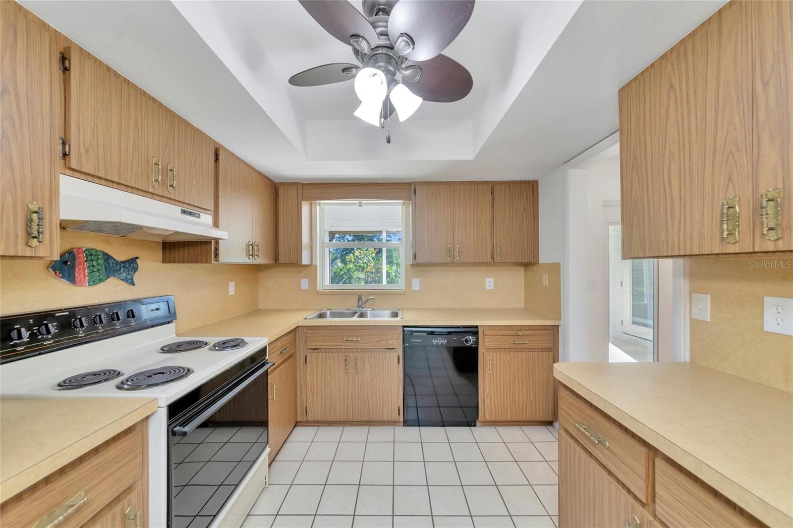 Single Family Residence at 102 SANDHURST DR, VENICE, photo 5 of 33