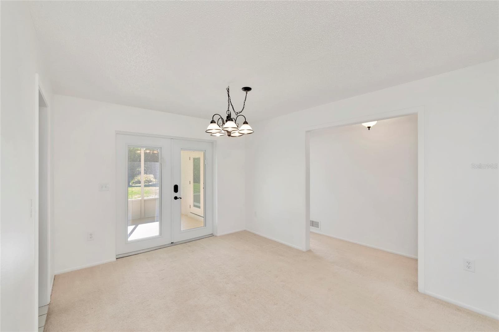 Single Family Residence at 102 SANDHURST DR, VENICE, photo 12 of 33
