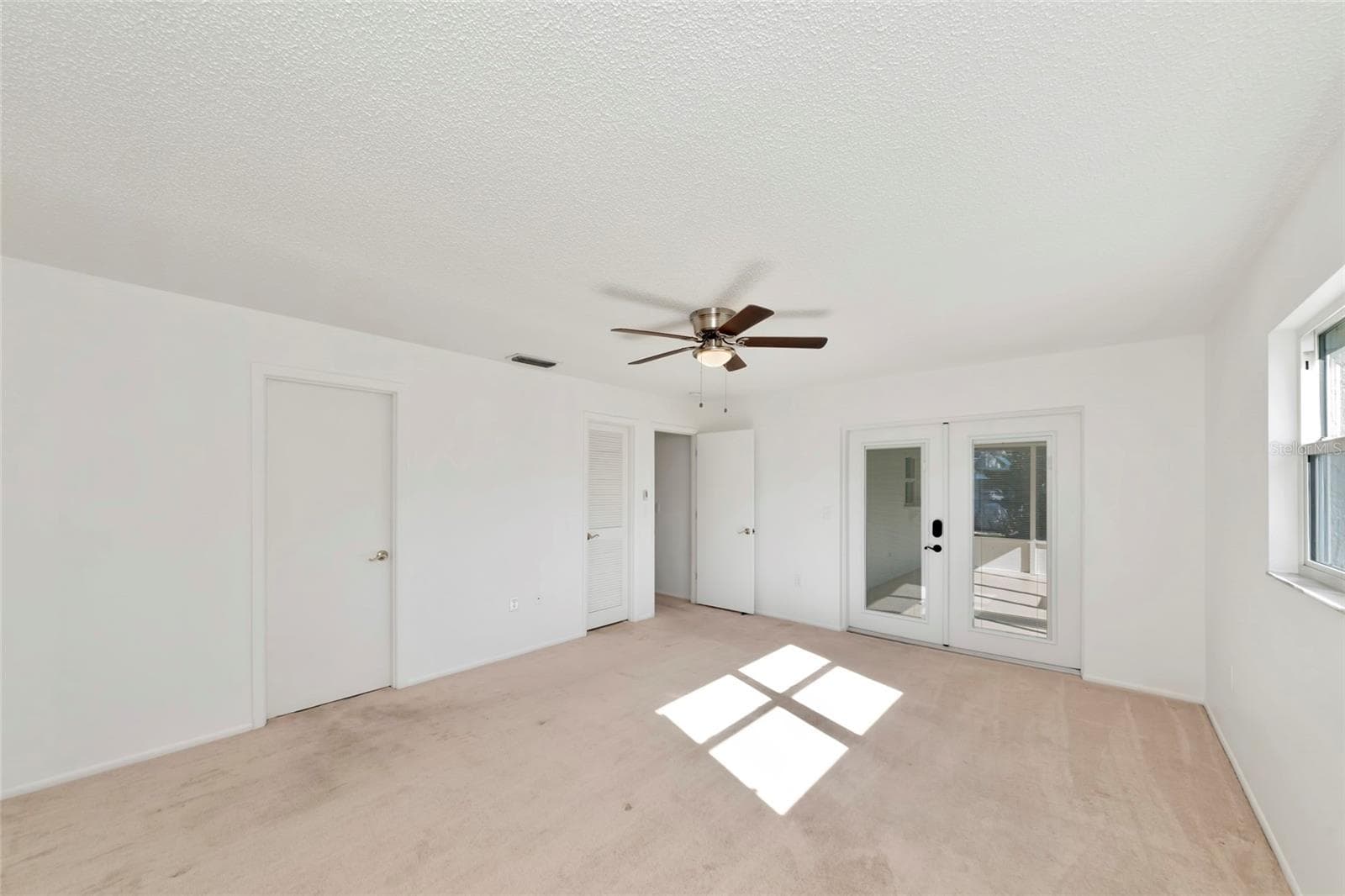Single Family Residence at 102 SANDHURST DR, VENICE, photo 15 of 33
