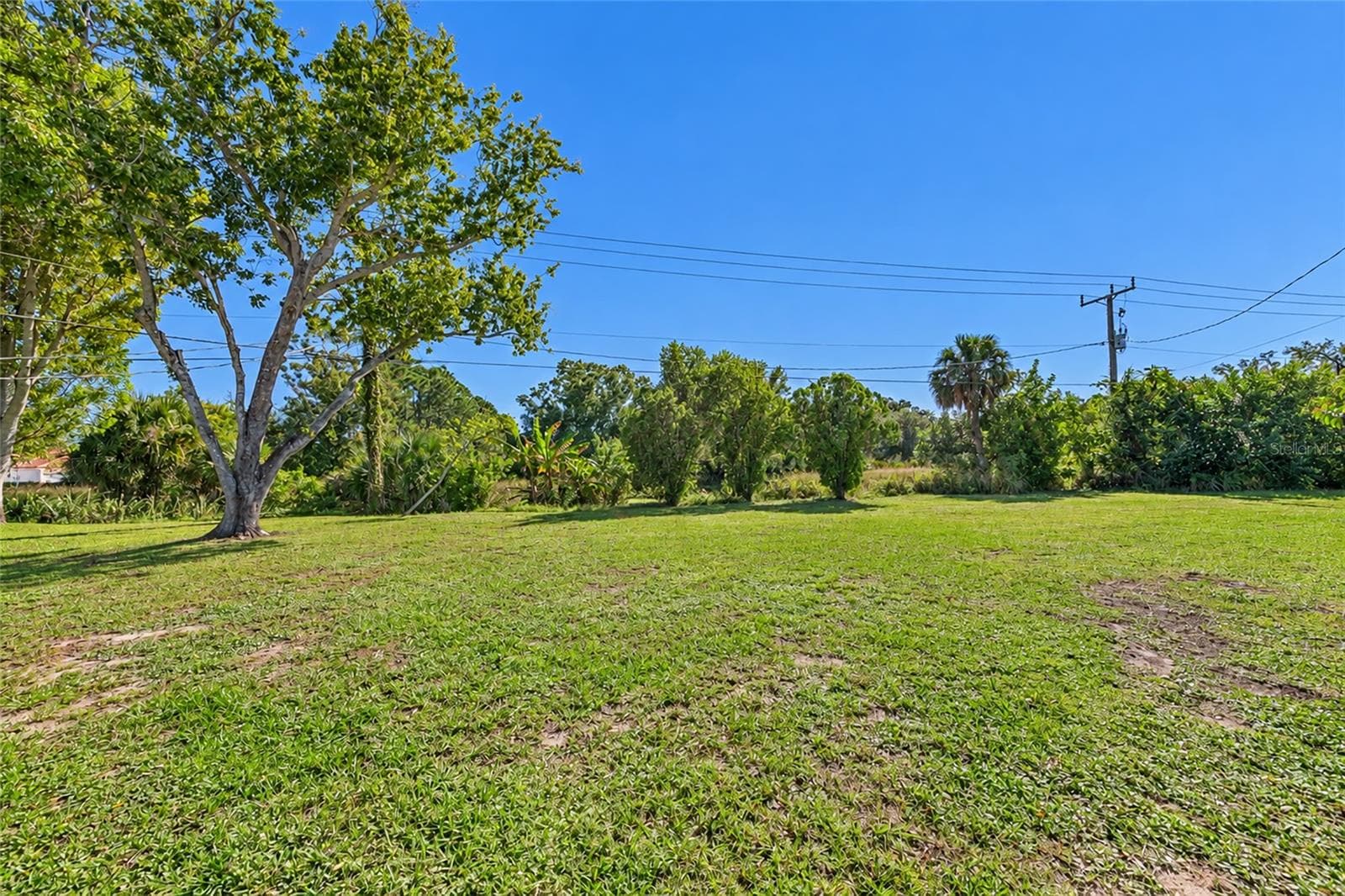 Single Family Residence at 102 SANDHURST DR, VENICE, photo 33 of 33