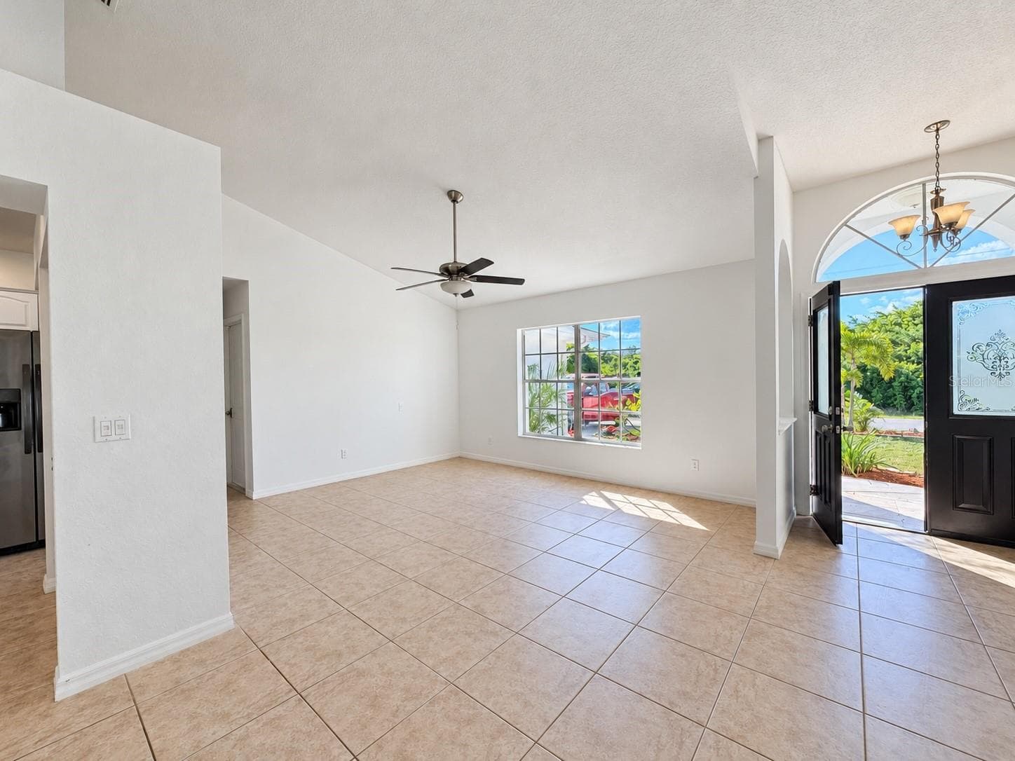 Single Family Residence at 1092 S HARTSDALE ST, NORTH PORT, photo 2 of 11
