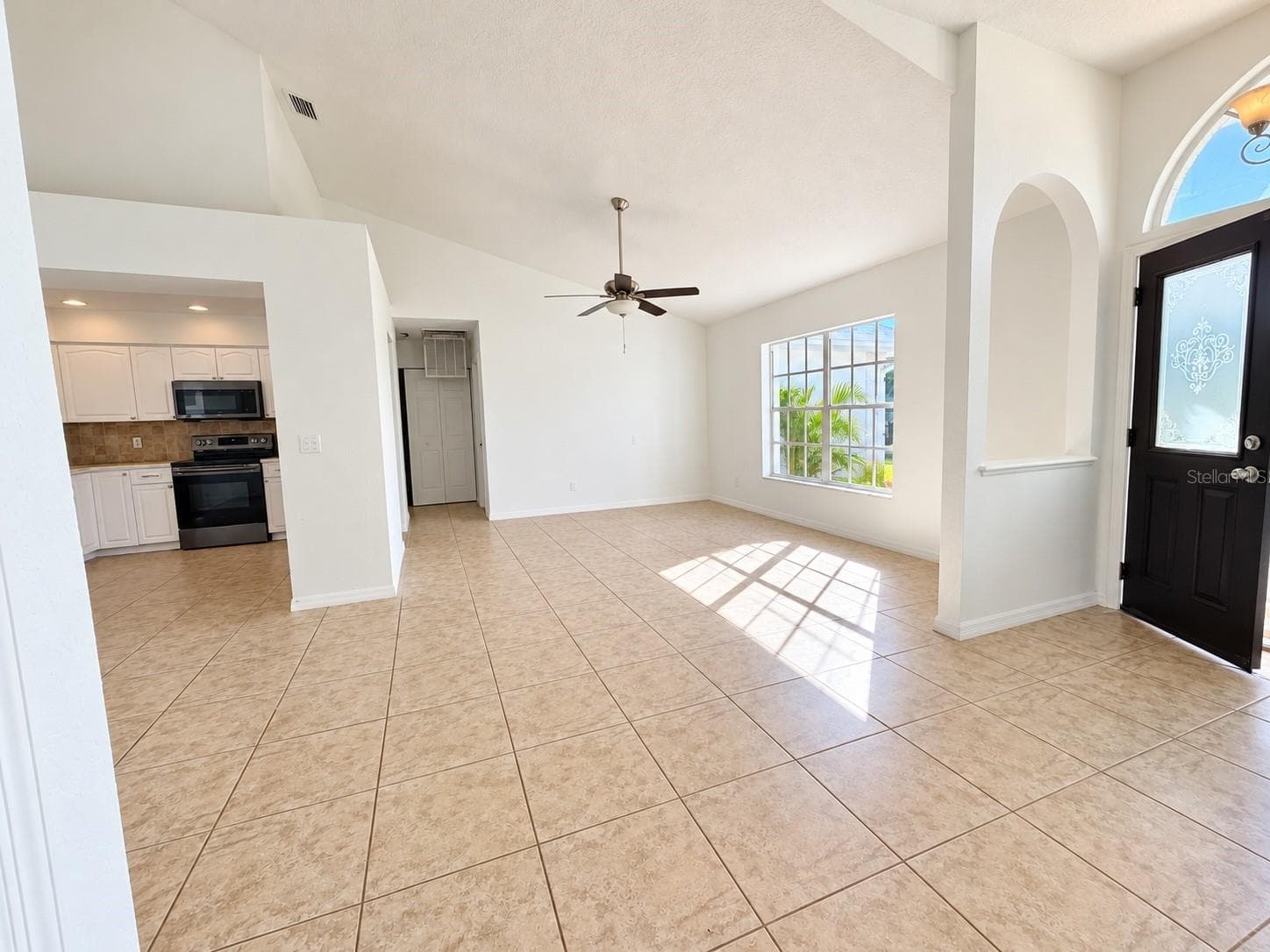 Single Family Residence at 1092 S HARTSDALE ST, NORTH PORT, photo 3 of 11