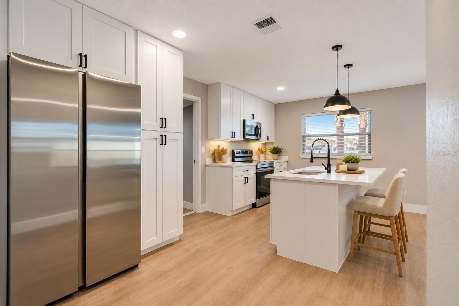 Single Family Residence at 327 AMADOR CIR, ORLANDO, photo 11 of 49