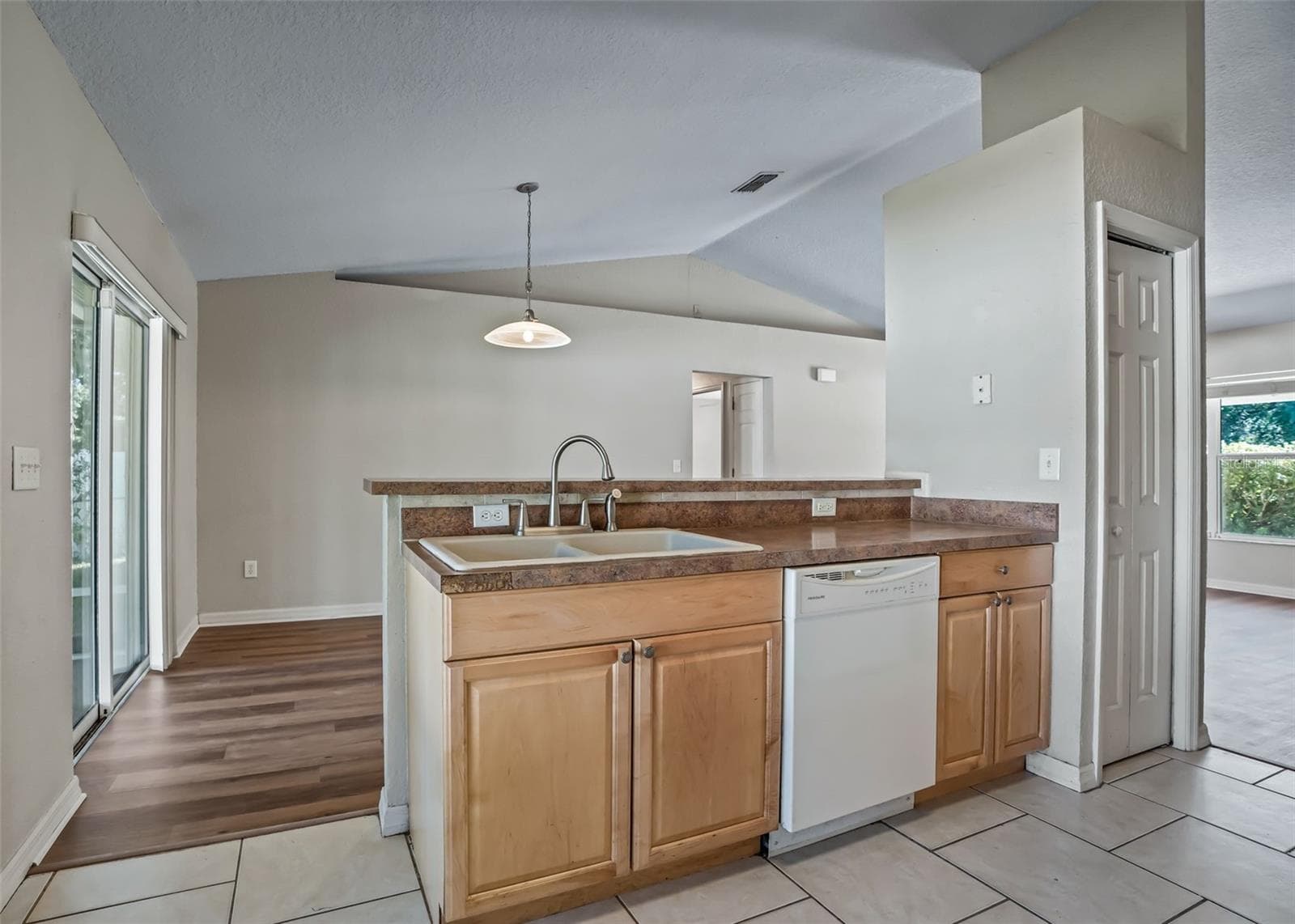 Single Family Residence at 9405 SE 161ST PL, SUMMERFIELD, photo 12 of 43