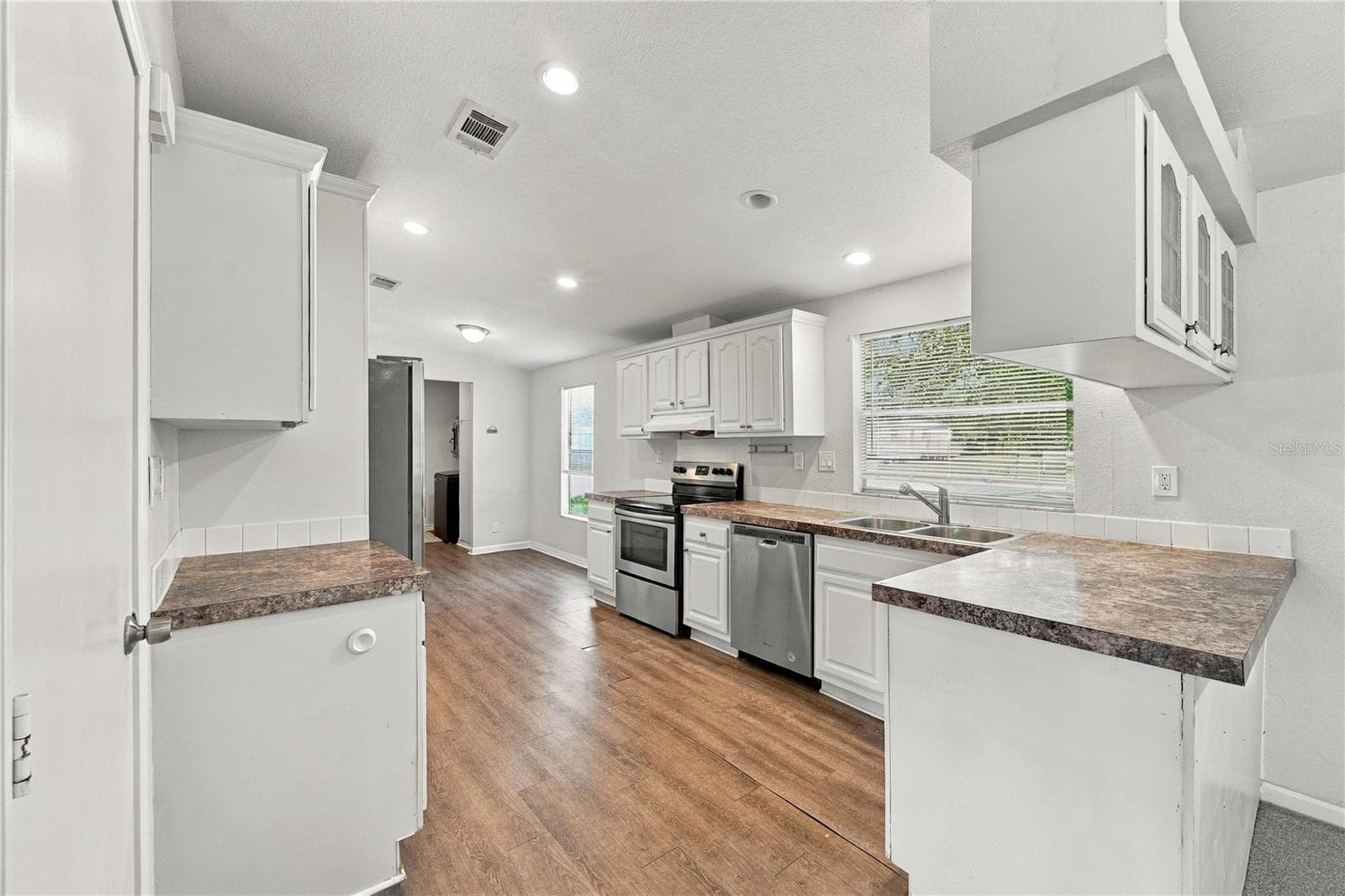 Manufactured Home at 1350 NW 114TH CT, OCALA, photo 6 of 39