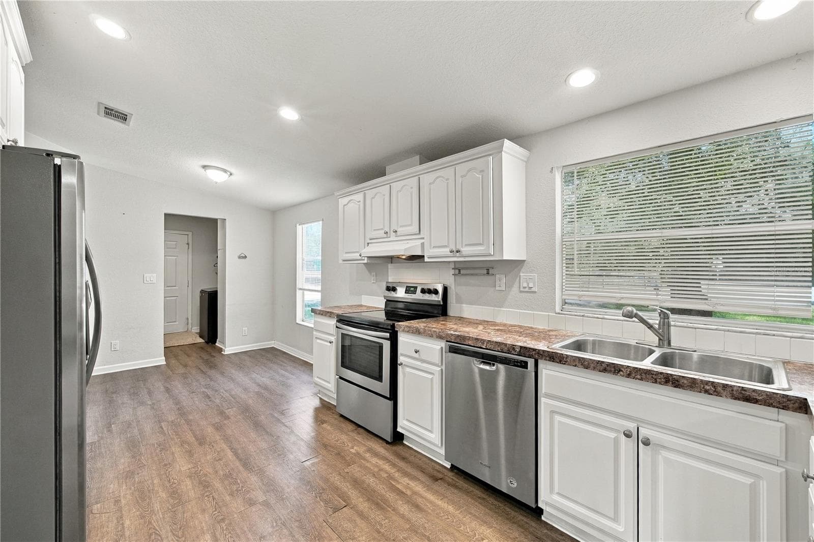 Manufactured Home at 1350 NW 114TH CT, OCALA, photo 7 of 39