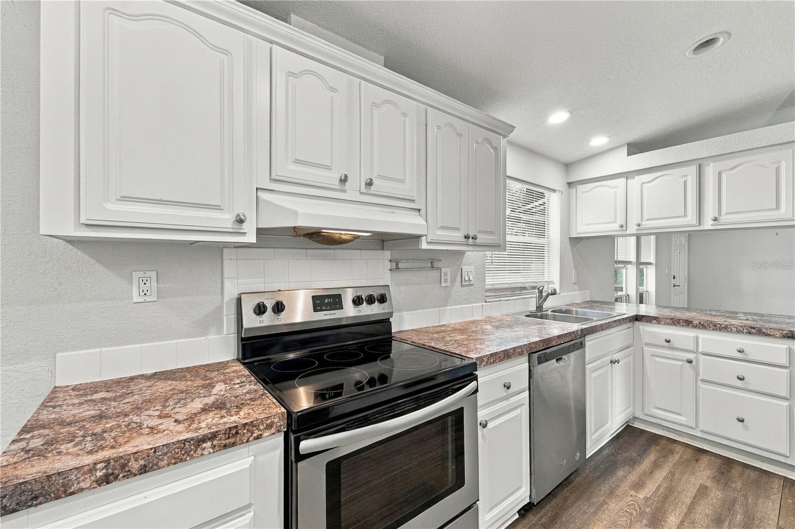 Manufactured Home at 1350 NW 114TH CT, OCALA, photo 8 of 39