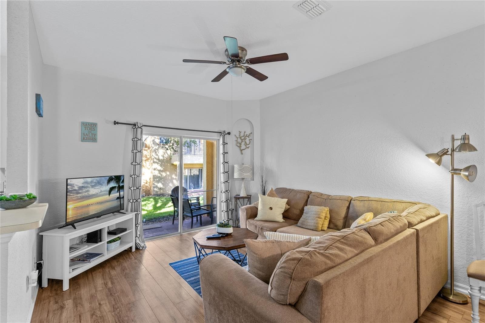 Townhouse at 121 PALERMO ST, DAVENPORT, photo 6 of 26