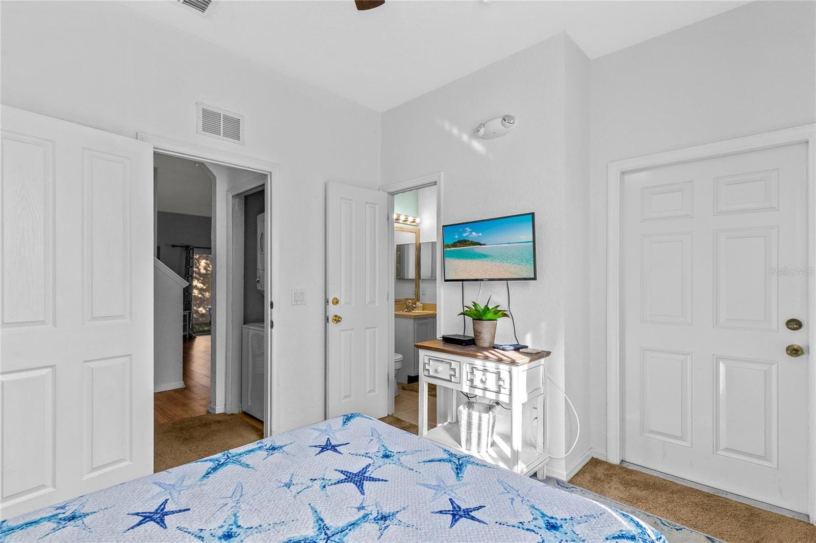 1ft floor bedroom 2 with full en-suite full bath. - 121 PALERMO ST, DAVENPORT