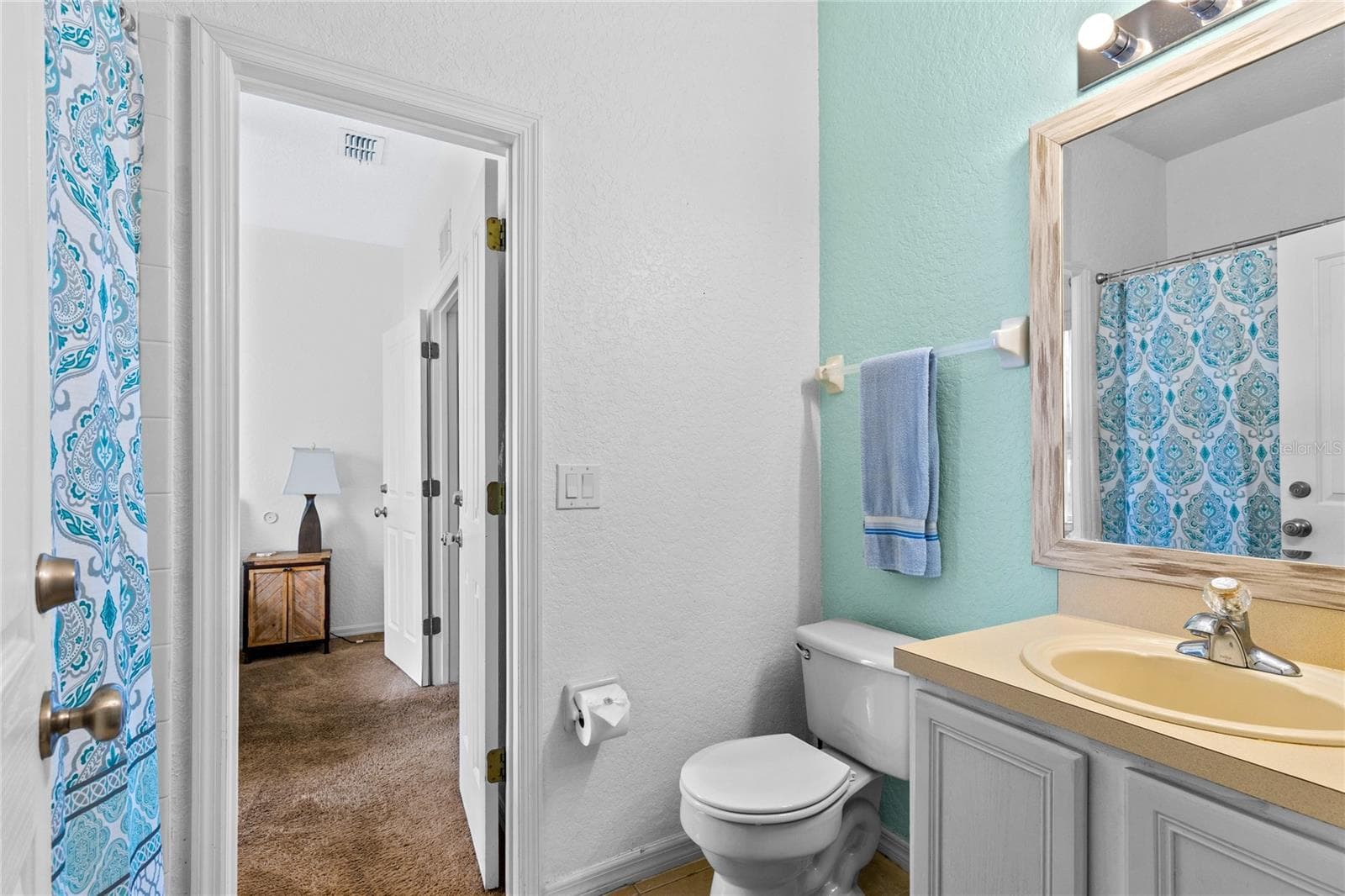 Full bath. - 121 PALERMO ST, DAVENPORT