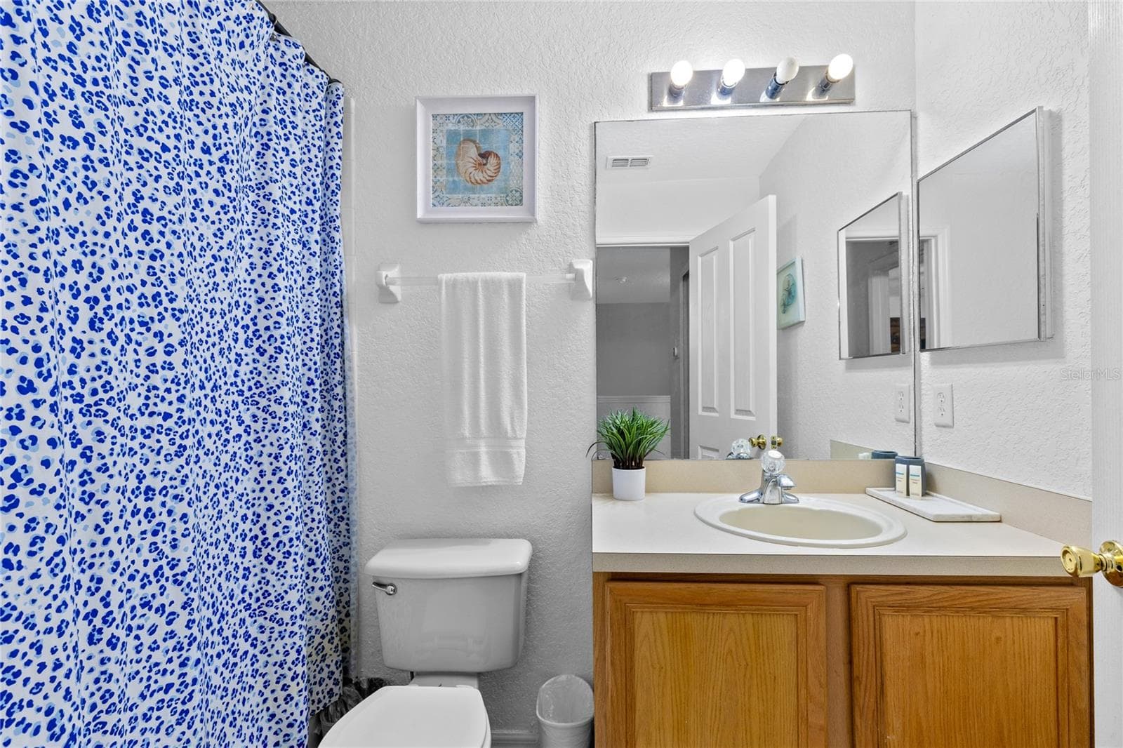 2nd floor full bath. - 121 PALERMO ST, DAVENPORT