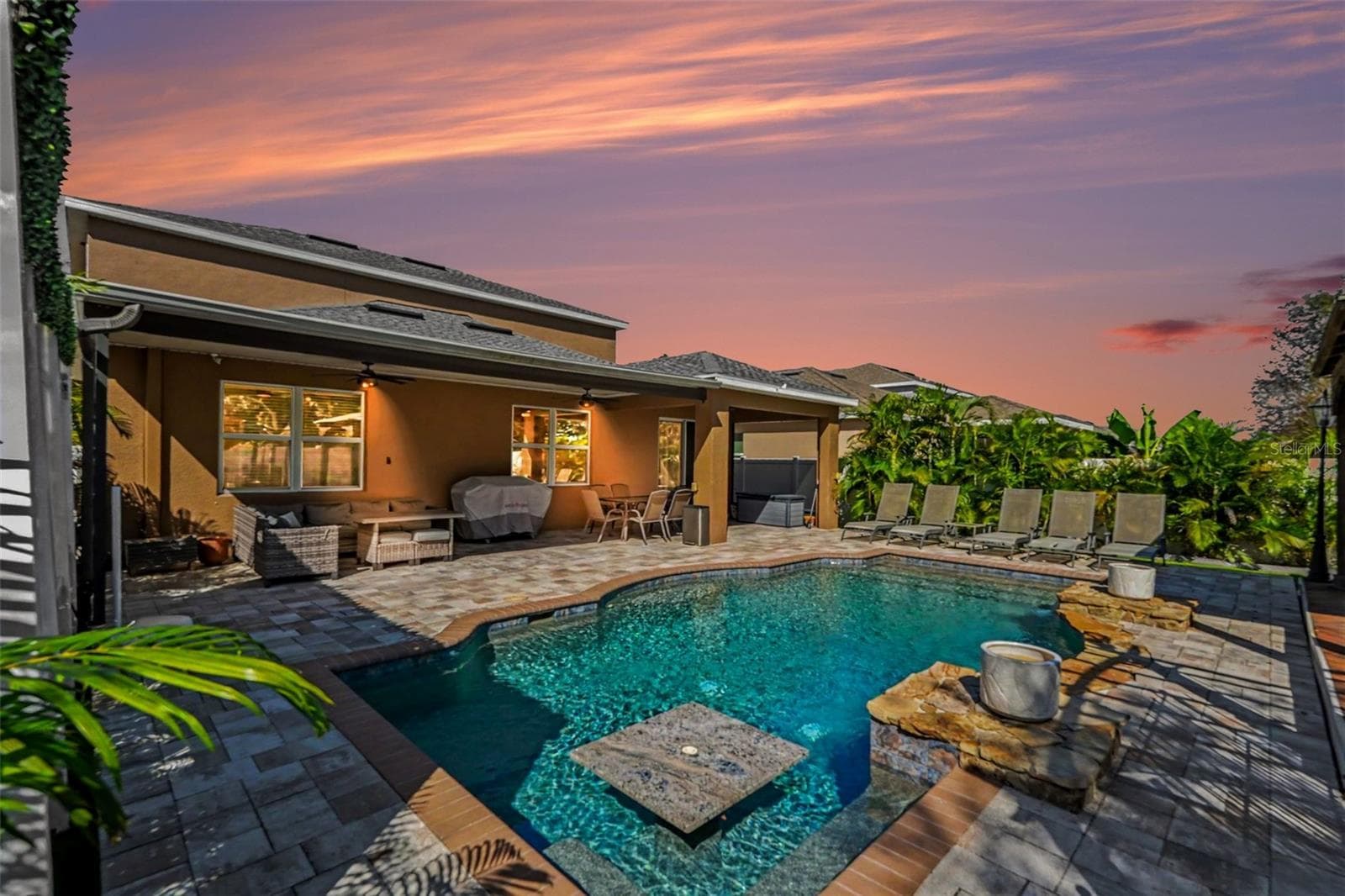 Single Family Residence at 11512 WARREN OAKS PL, RIVERVIEW, photo 2 of 37