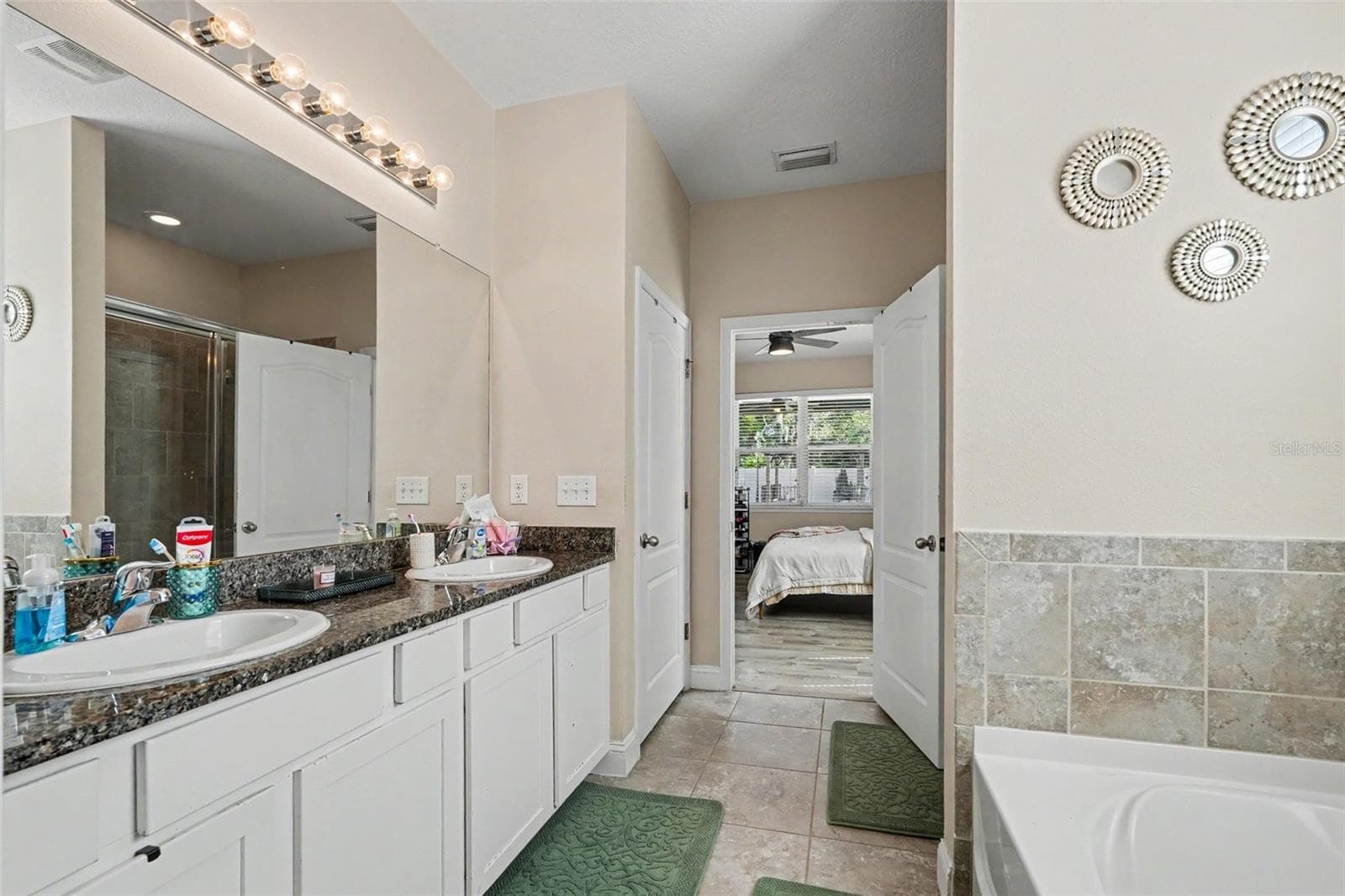 Single Family Residence at 11512 WARREN OAKS PL, RIVERVIEW, photo 11 of 37