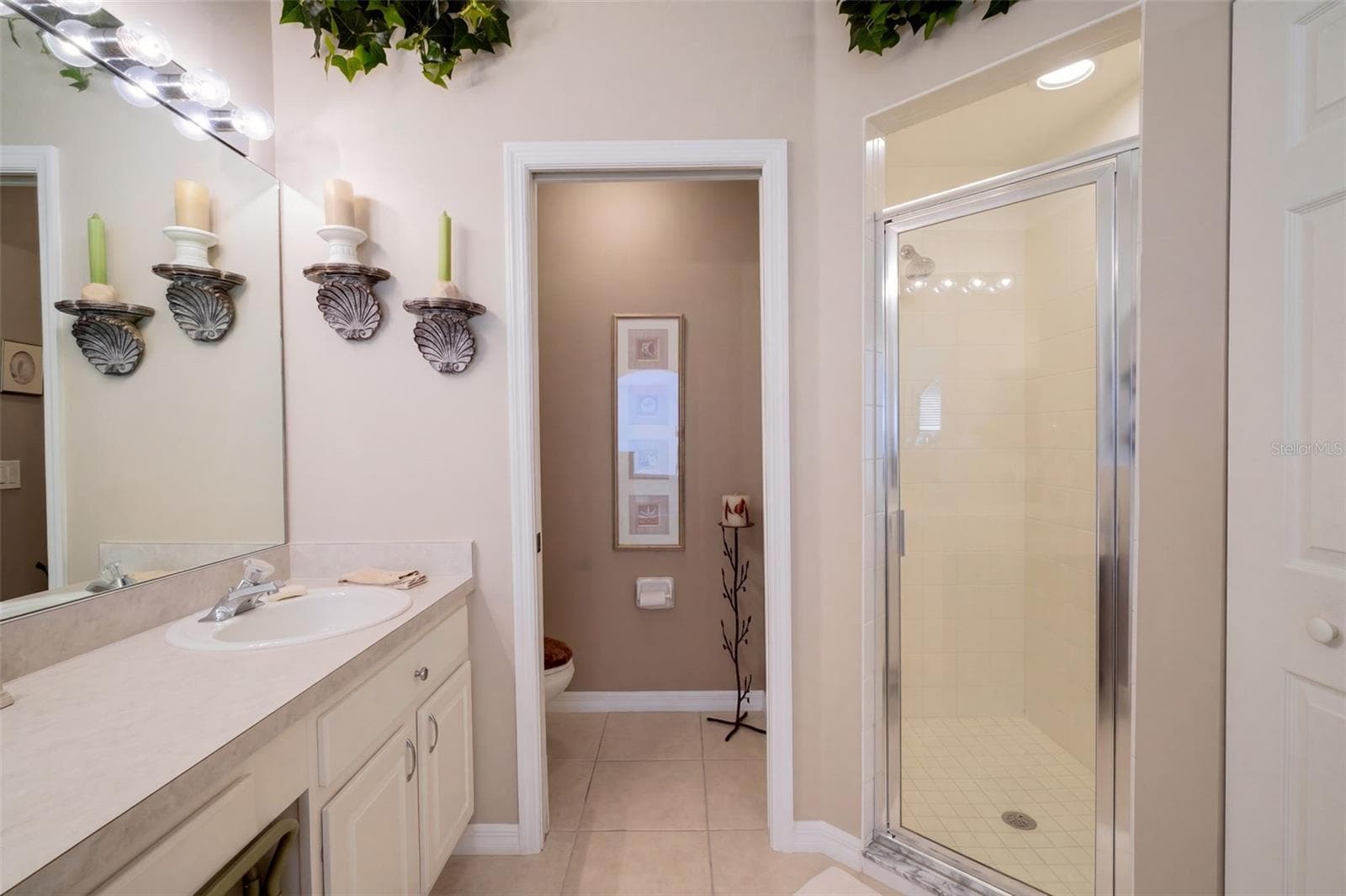 Single Family Residence at 8352 LAKE AMHURST TRL, ORLANDO, photo 22 of 39