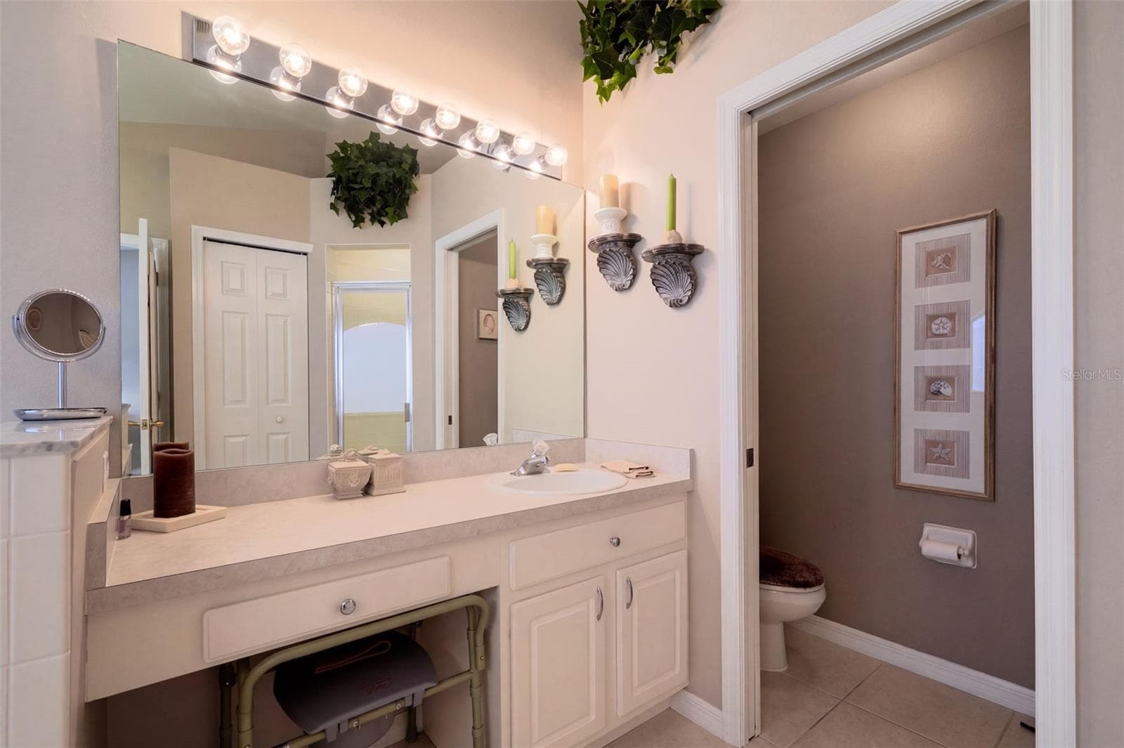 Single Family Residence at 8352 LAKE AMHURST TRL, ORLANDO, photo 23 of 39