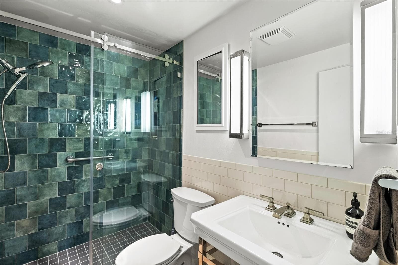 Condominium at 1518 PELICAN POINT DR #257, SARASOTA, photo 36 of 54