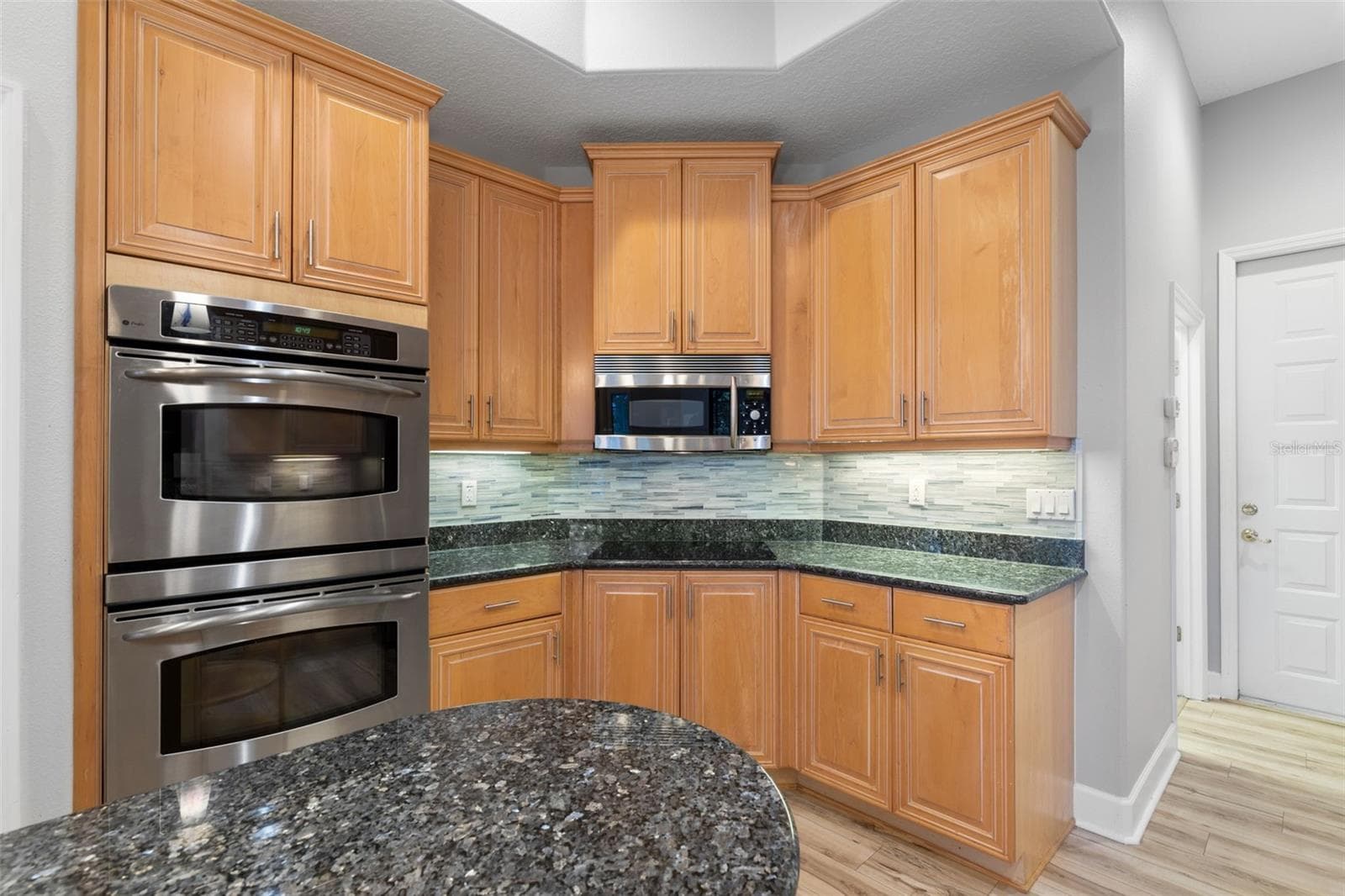 Double Ovens - 47 EASTLAKE DR, PALM COAST