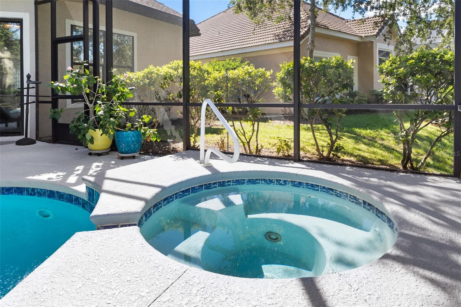 Relax in your private hot tub - 47 EASTLAKE DR, PALM COAST