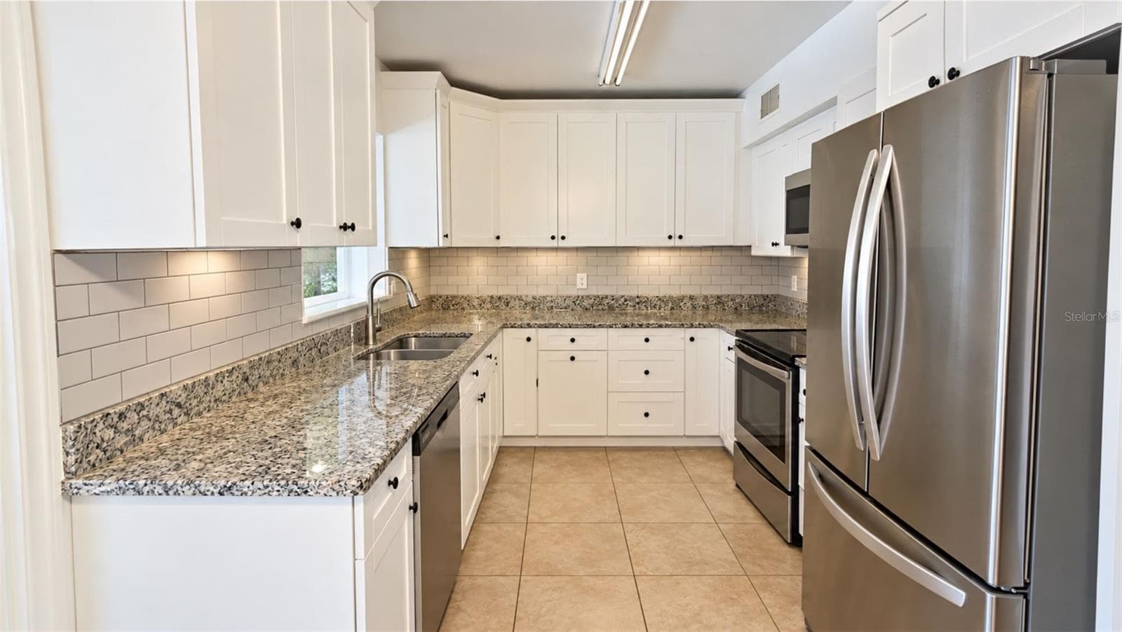 Single Family Residence at 1825 HEATHER AVE, TAMPA, photo 2 of 7