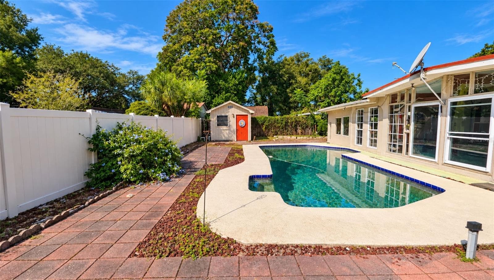 Single Family Residence at 1825 HEATHER AVE, TAMPA, photo 4 of 7