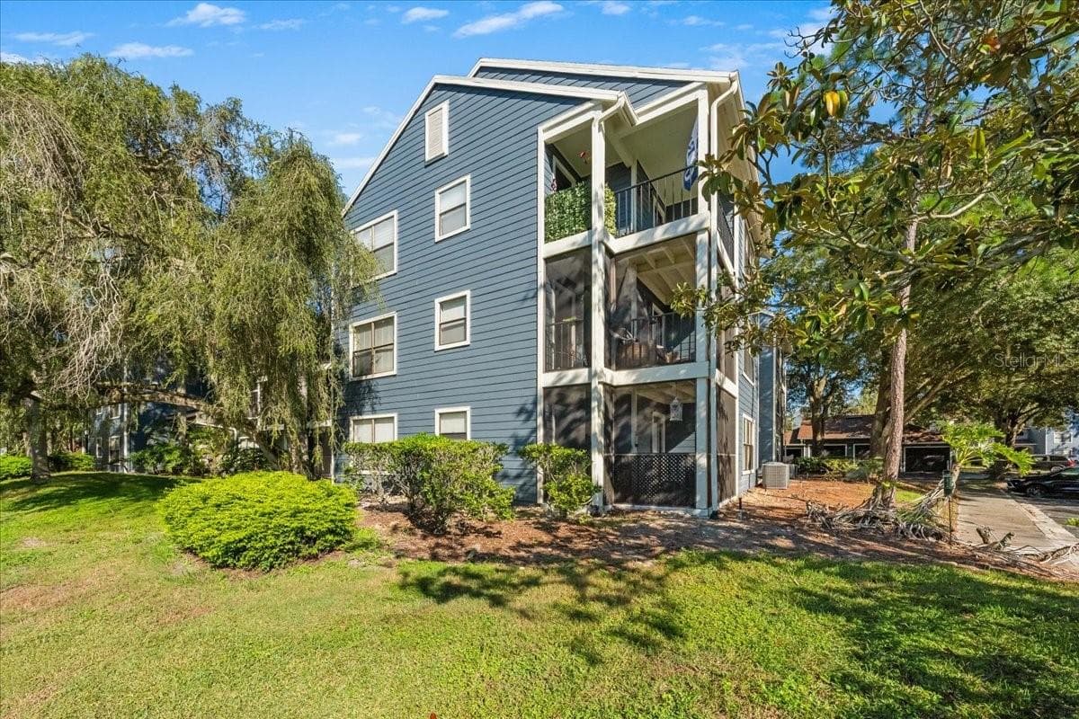 Condominium at 8626 BONAIRE BAY LN #303, TAMPA, photo 3 of 12