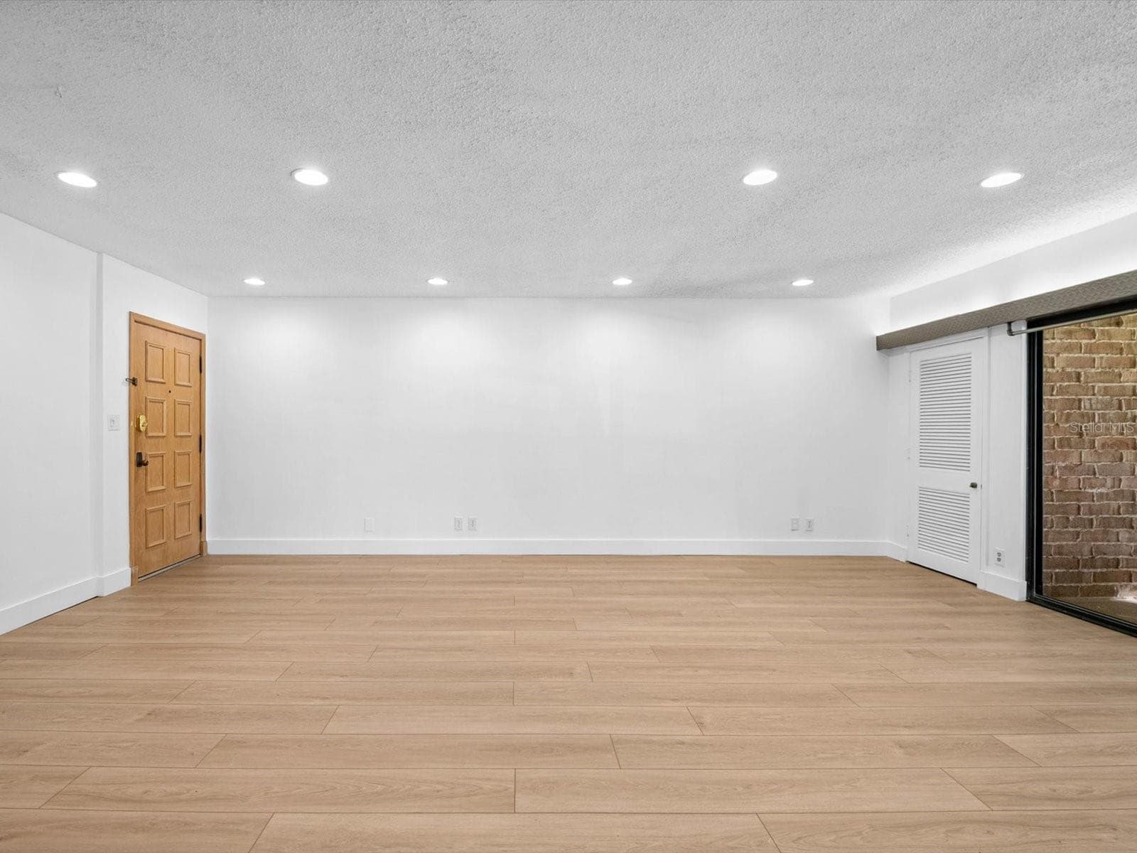 Family Room - 36750 US HIGHWAY 19 N #2372, PALM HARBOR