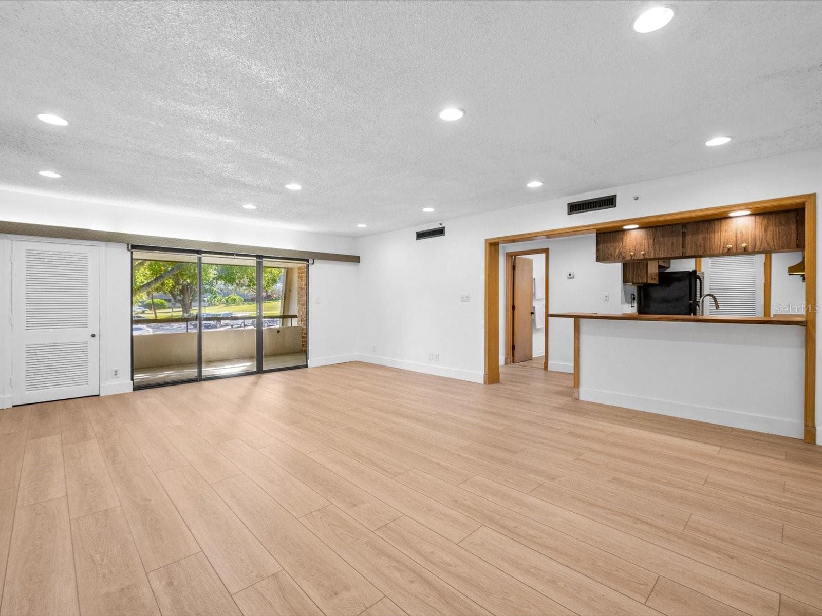 Condominium at 36750 US HIGHWAY 19 N #2372, PALM HARBOR, photo 9 of 56