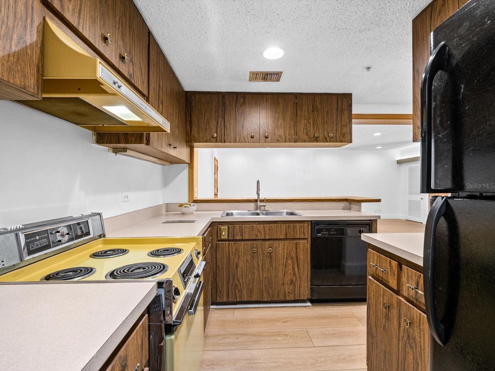 Condominium at 36750 US HIGHWAY 19 N #2372, PALM HARBOR, photo 11 of 56