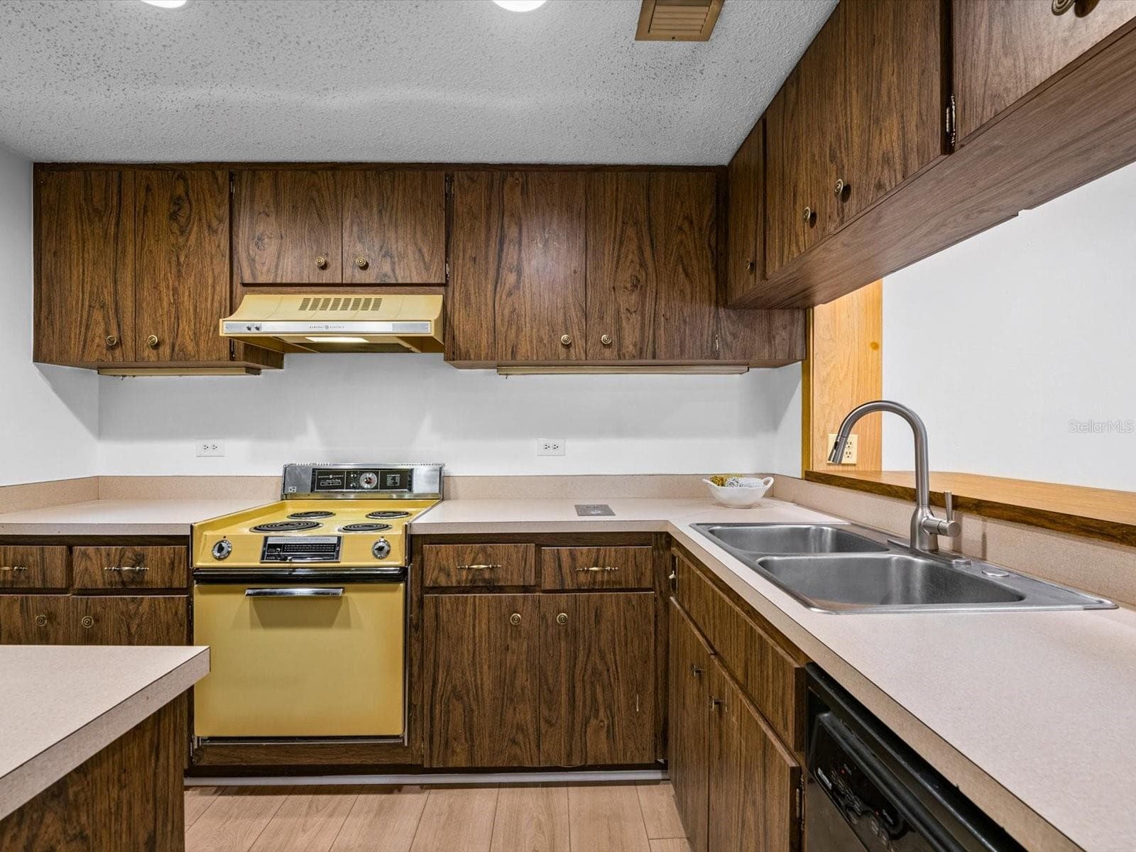 Condominium at 36750 US HIGHWAY 19 N #2372, PALM HARBOR, photo 14 of 56