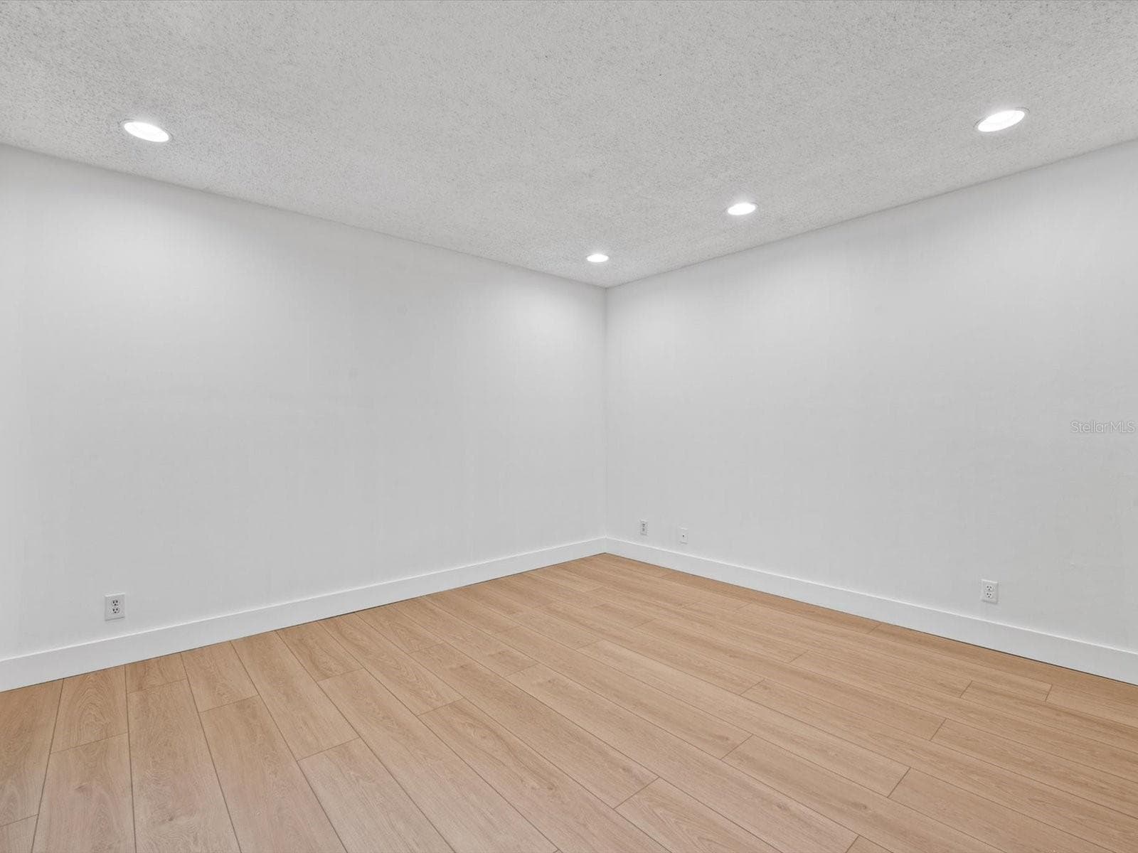 Condominium at 36750 US HIGHWAY 19 N #2372, PALM HARBOR, photo 16 of 56