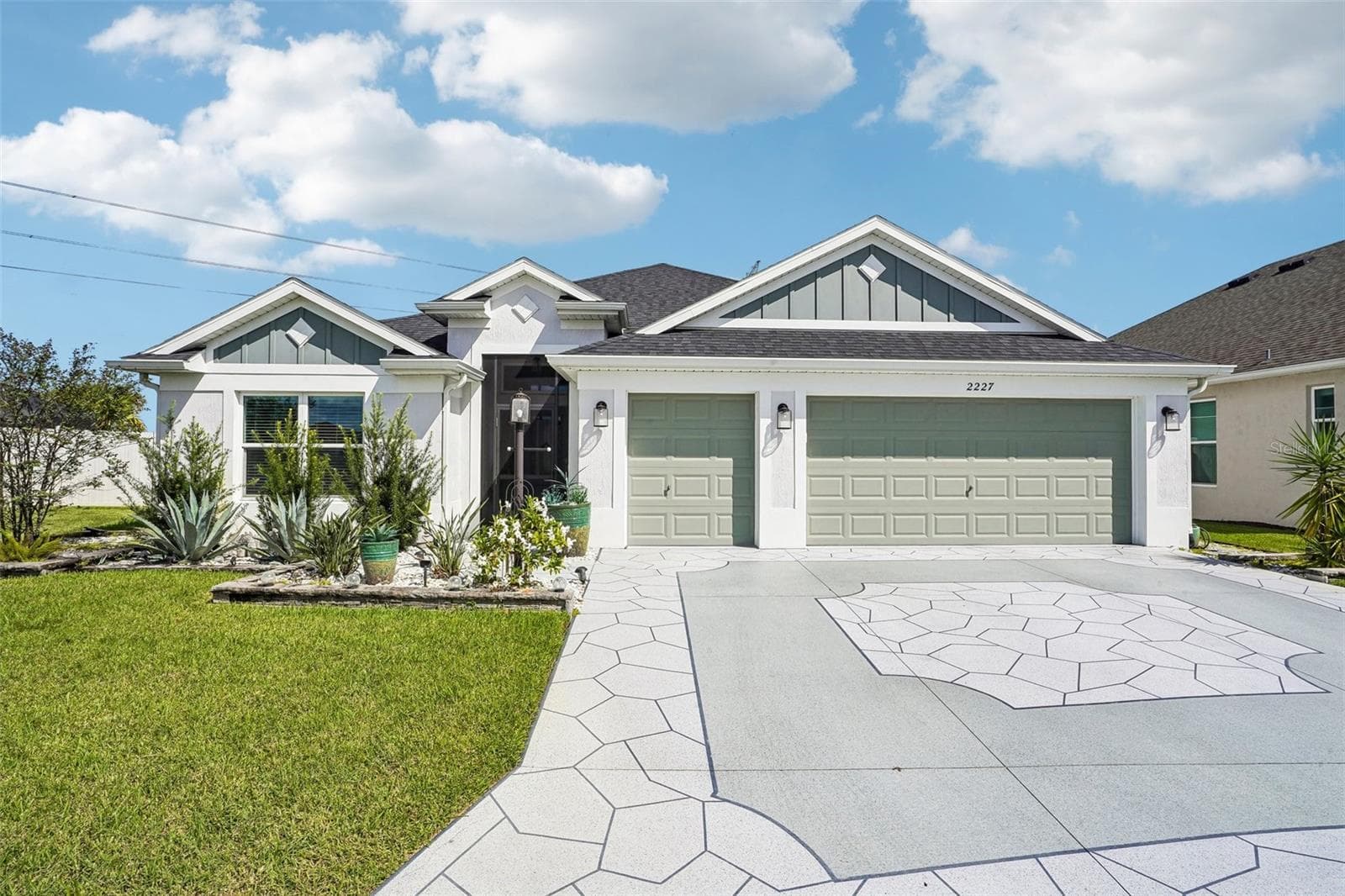 2227 LANDREA LOOP