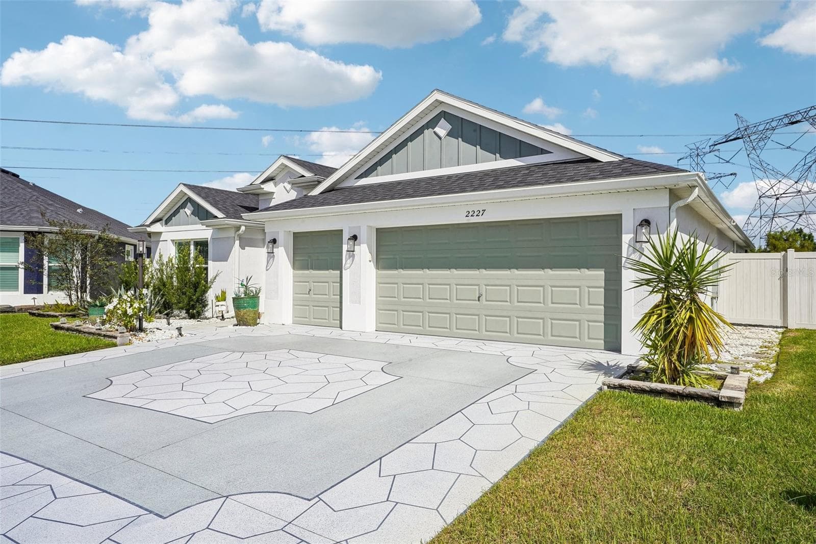 Painted driveway - 2227 LANDREA LOOP, THE VILLAGES
