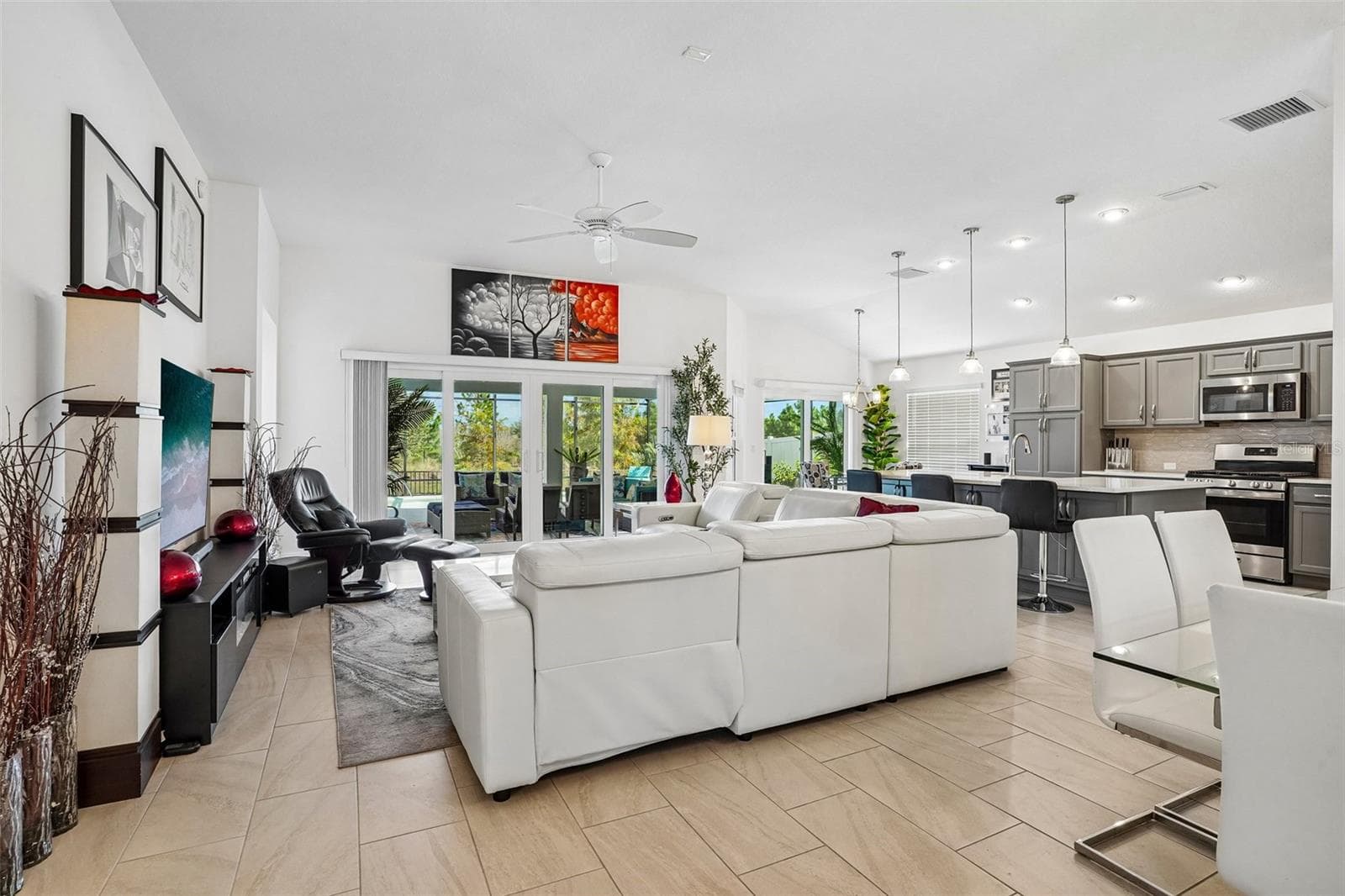 Single Family Residence at 2227 LANDREA LOOP, THE VILLAGES, photo 10 of 48