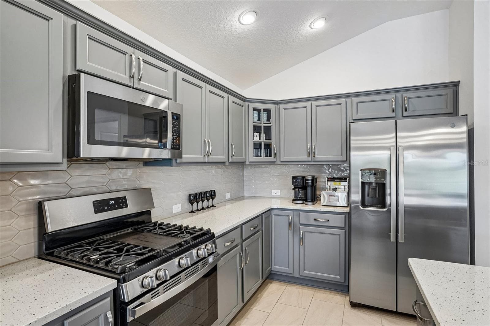 Gas stove - 2227 LANDREA LOOP, THE VILLAGES