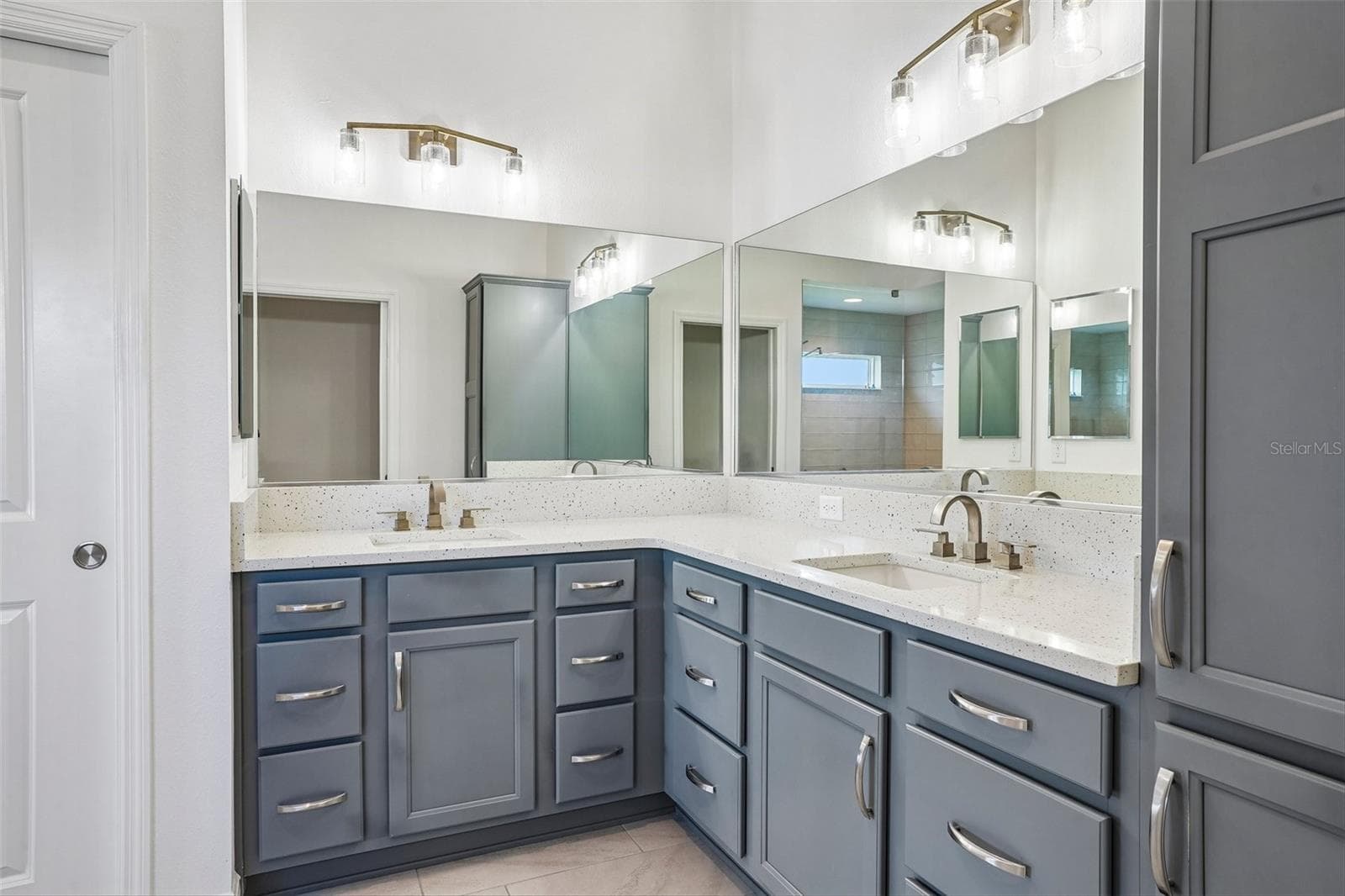 Dual sinks - 2227 LANDREA LOOP, THE VILLAGES