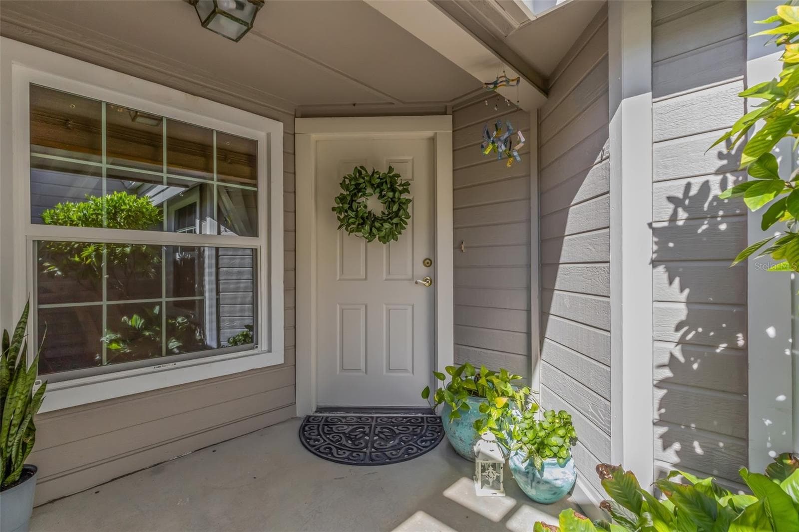 Private covered entrance will always make family and friends feel welcome. - 1113 WATERFALL LN, LAKELAND
