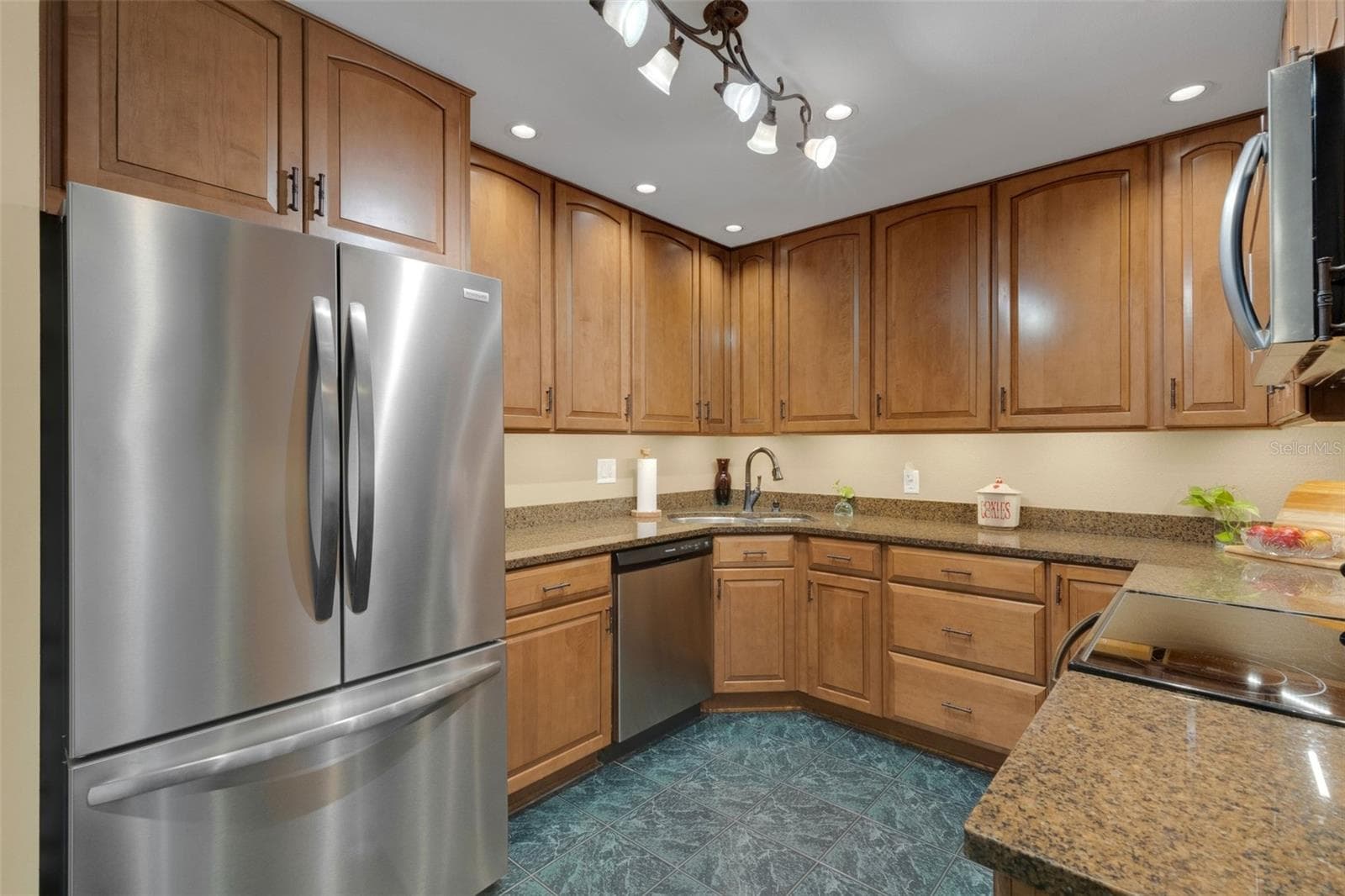 Newer stainless steel appliances . . . - 1113 WATERFALL LN, LAKELAND