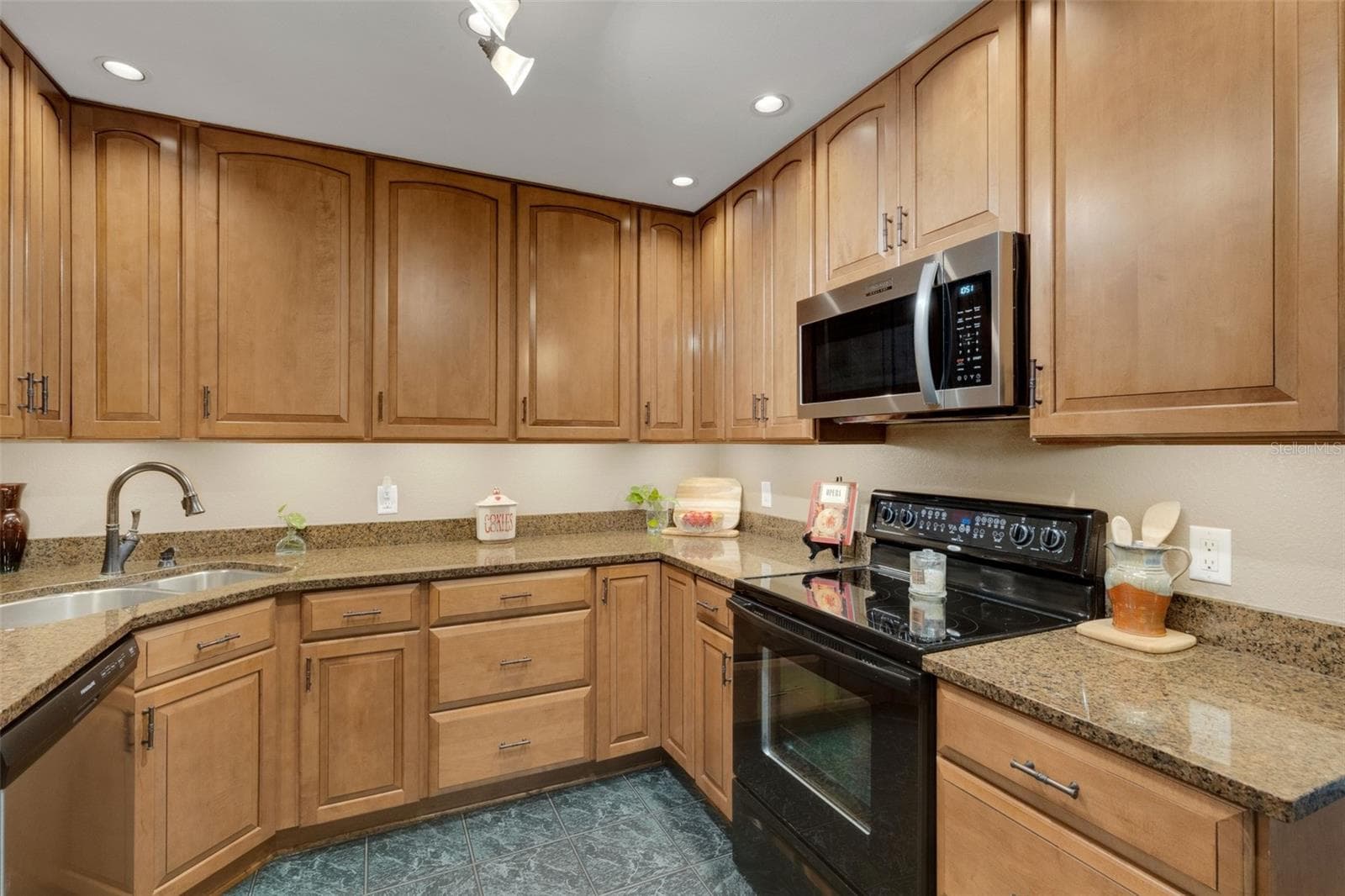 With a functional layout and lots of counter space. - 1113 WATERFALL LN, LAKELAND