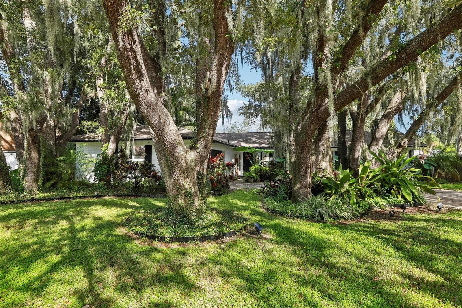 Single Family Residence at 2311 GREEN LAWN ST, BRANDON, photo 2 of 32